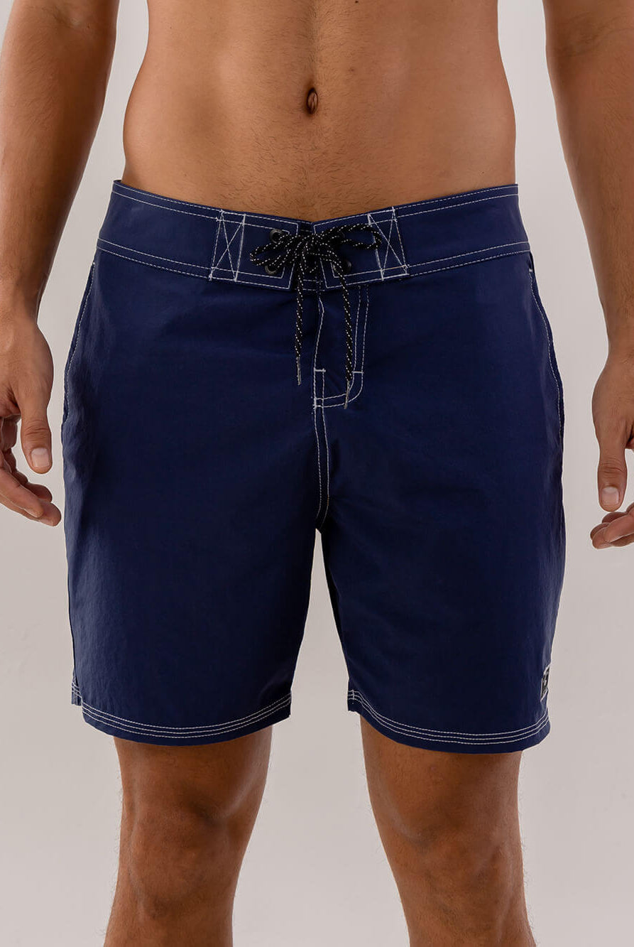 Shorts de banho boardwalk Vintage Light Azul Marinho da Greenish, confortáveis e versáteis para o dia a dia.