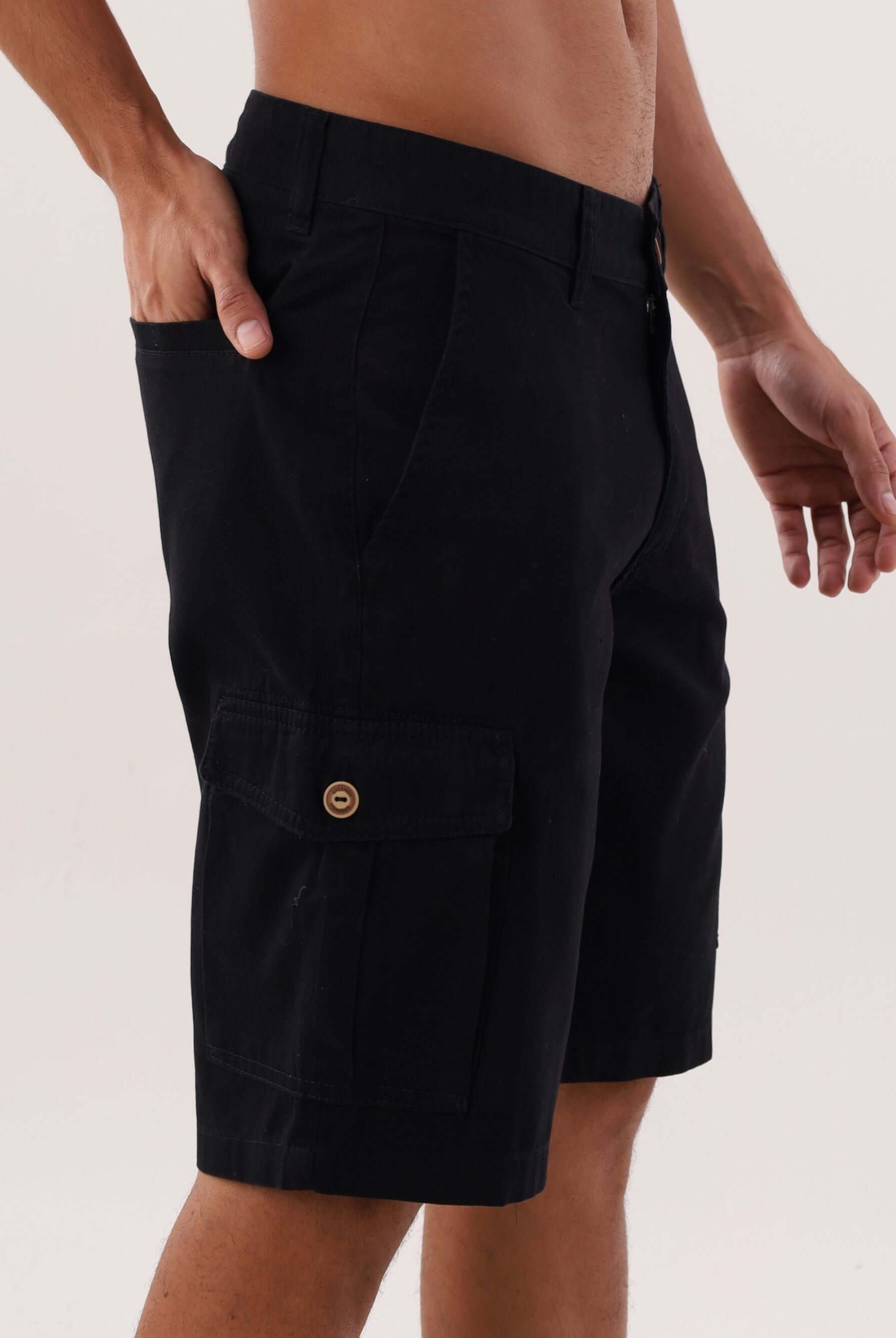 Bermuda Cargo Sarja Preto da Greenish, estilo e conforto em um único produto para homens.