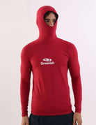 Colete com capuz vermelho da Greenish, ideal para esportes aquáticos com proteção UV e conforto.