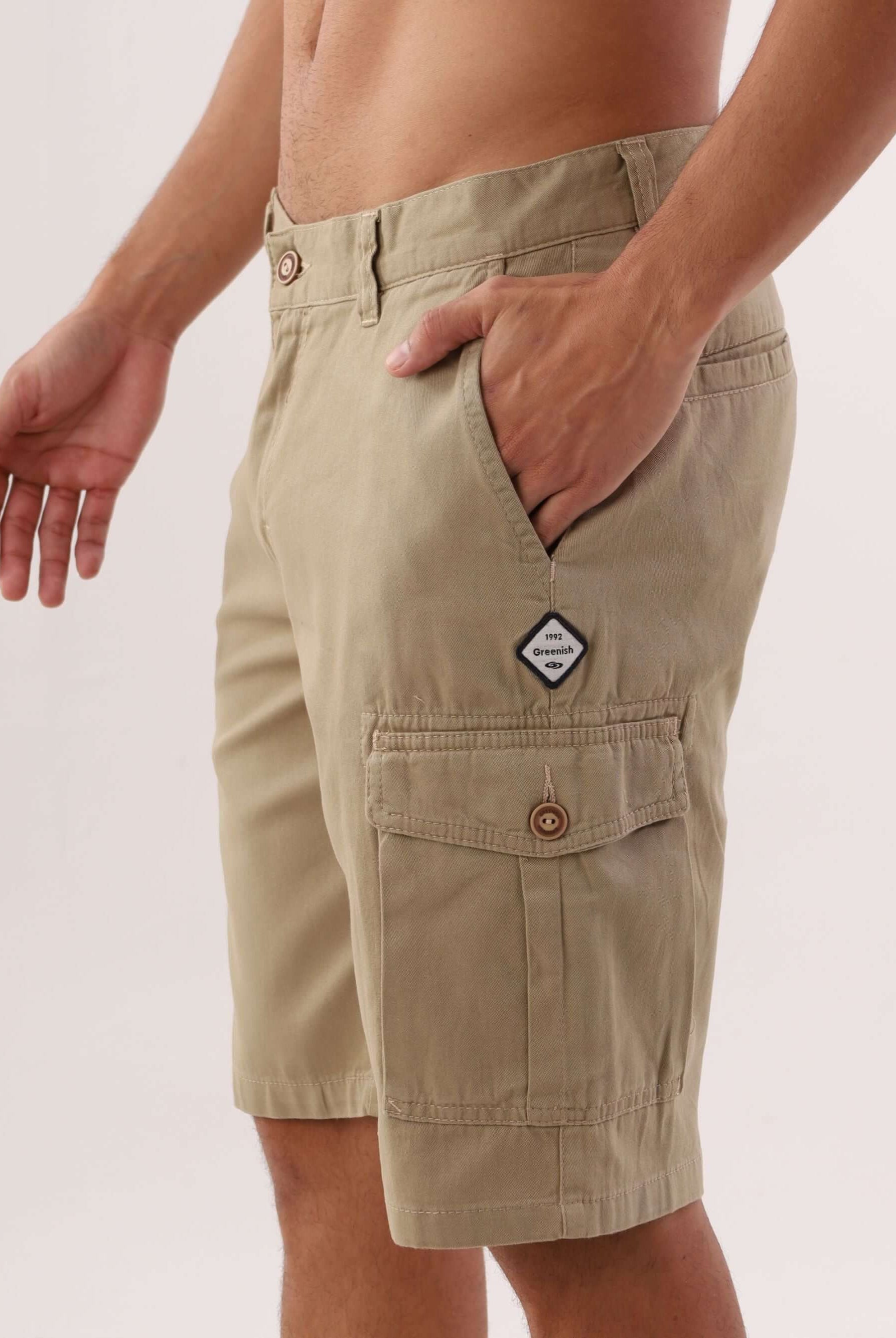 Bermuda cargo sarja caqui da marca Greenish, ideal para conforto e estilo no verão.