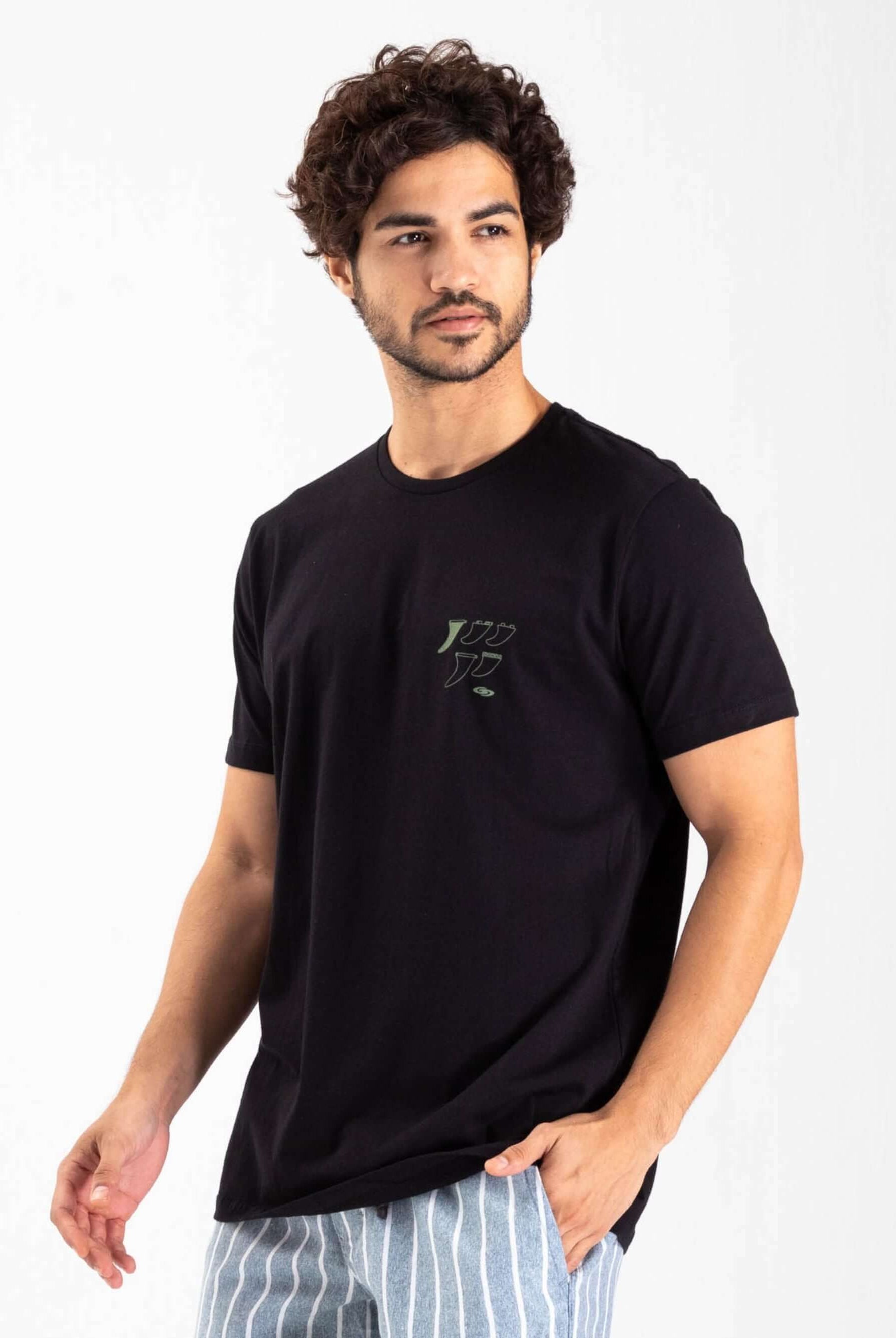 Camiseta preta Choose Yours da Greenish, confortável e com estampa exclusiva estilo surf.