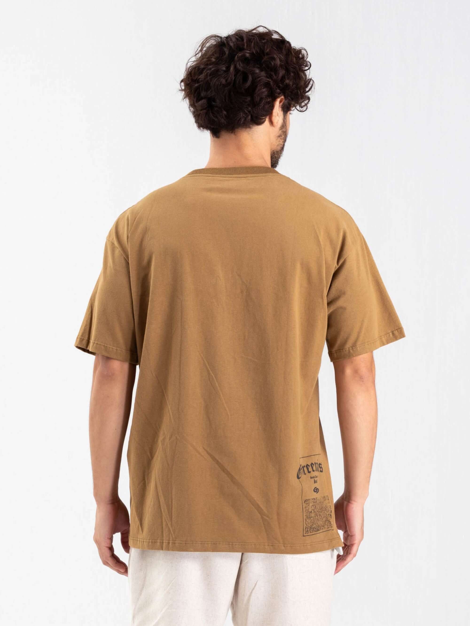 Camiseta oversized caqui da Greenish vista de costas, ideal para um look casual e trendy.