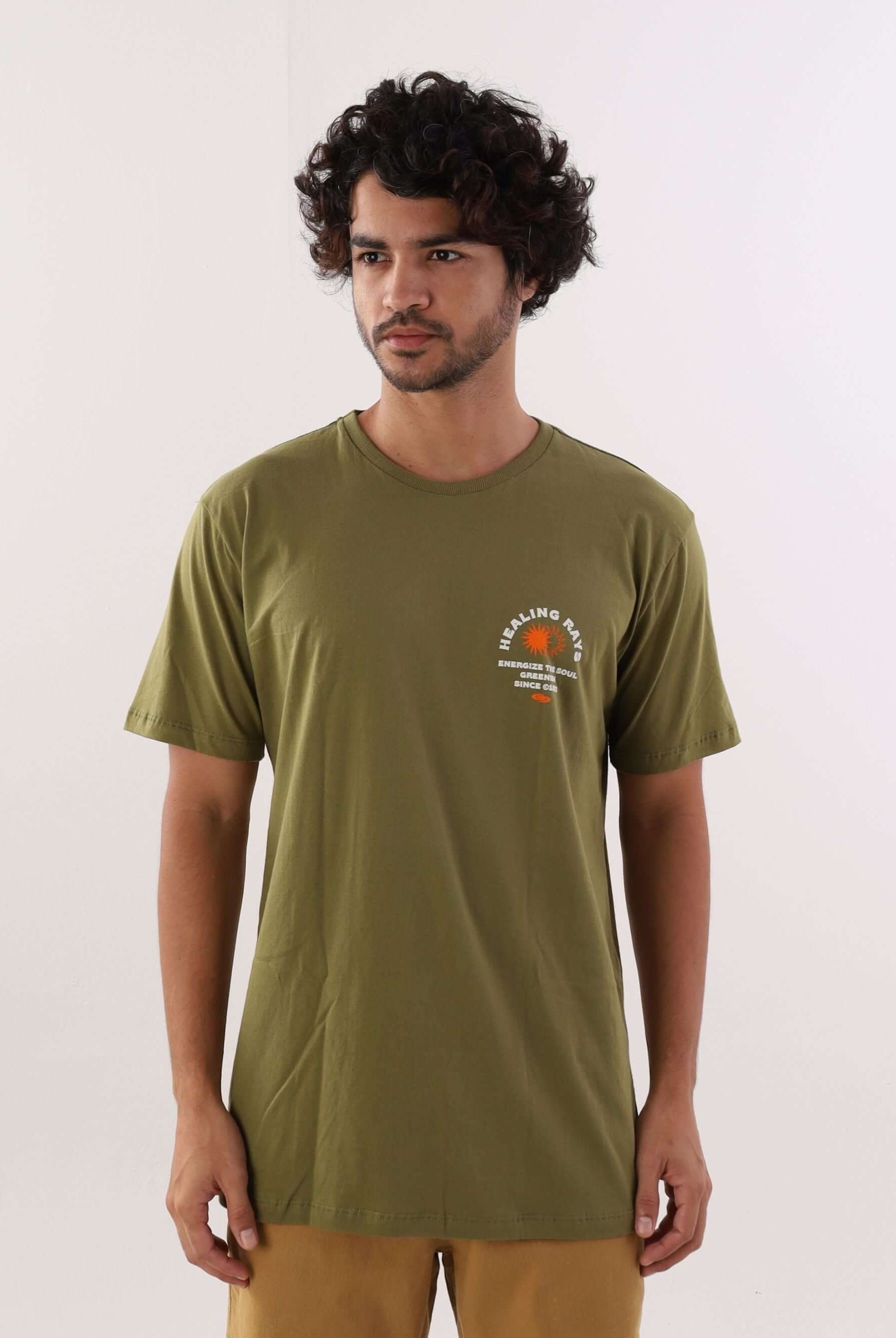 Camiseta Healing Rays Verde Oliva da marca Greenish, estilo casual, ideal para o dia a dia.
