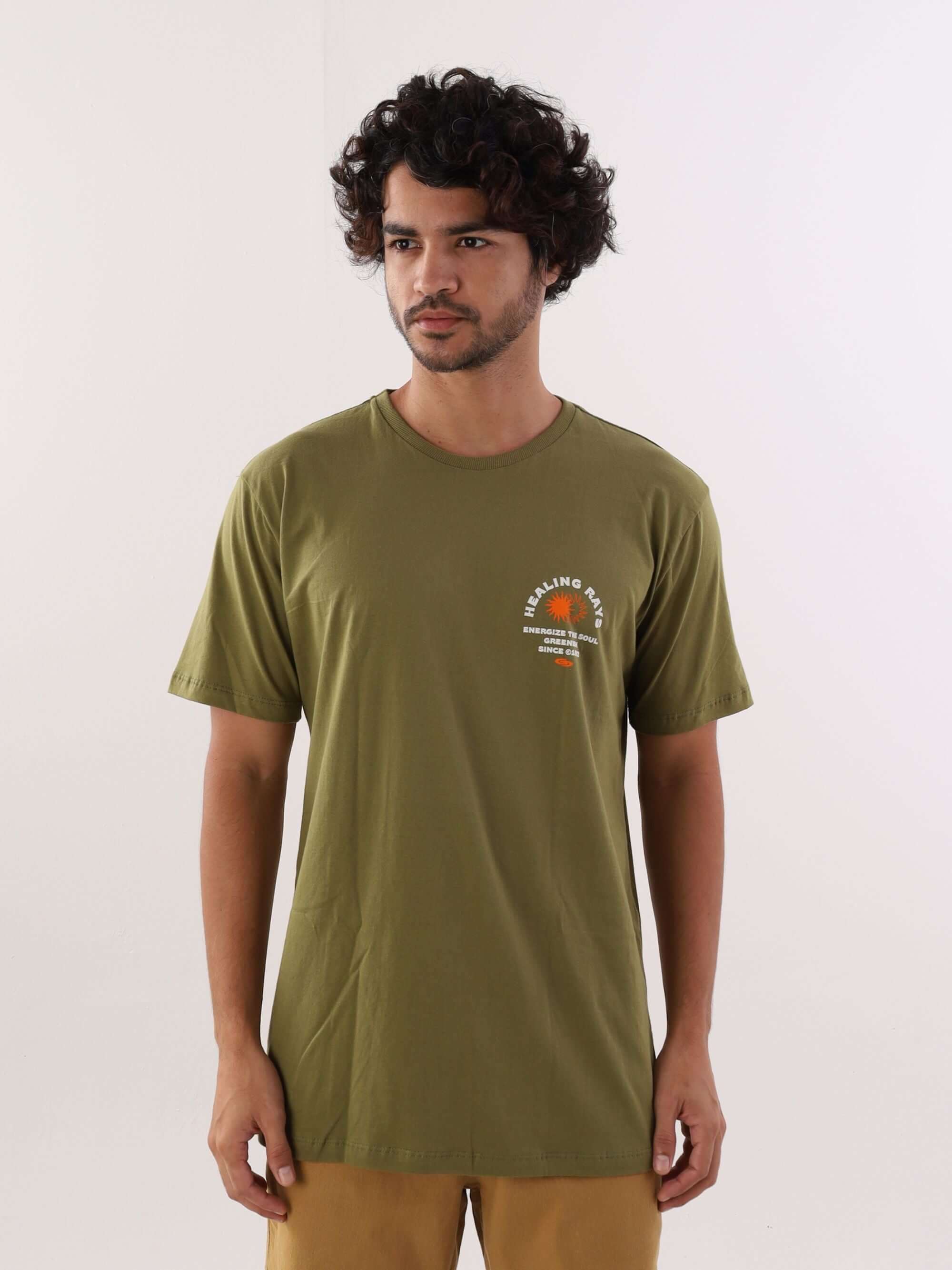 Camiseta Healing Rays Verde Oliva da marca Greenish, estilo casual, ideal para o dia a dia.