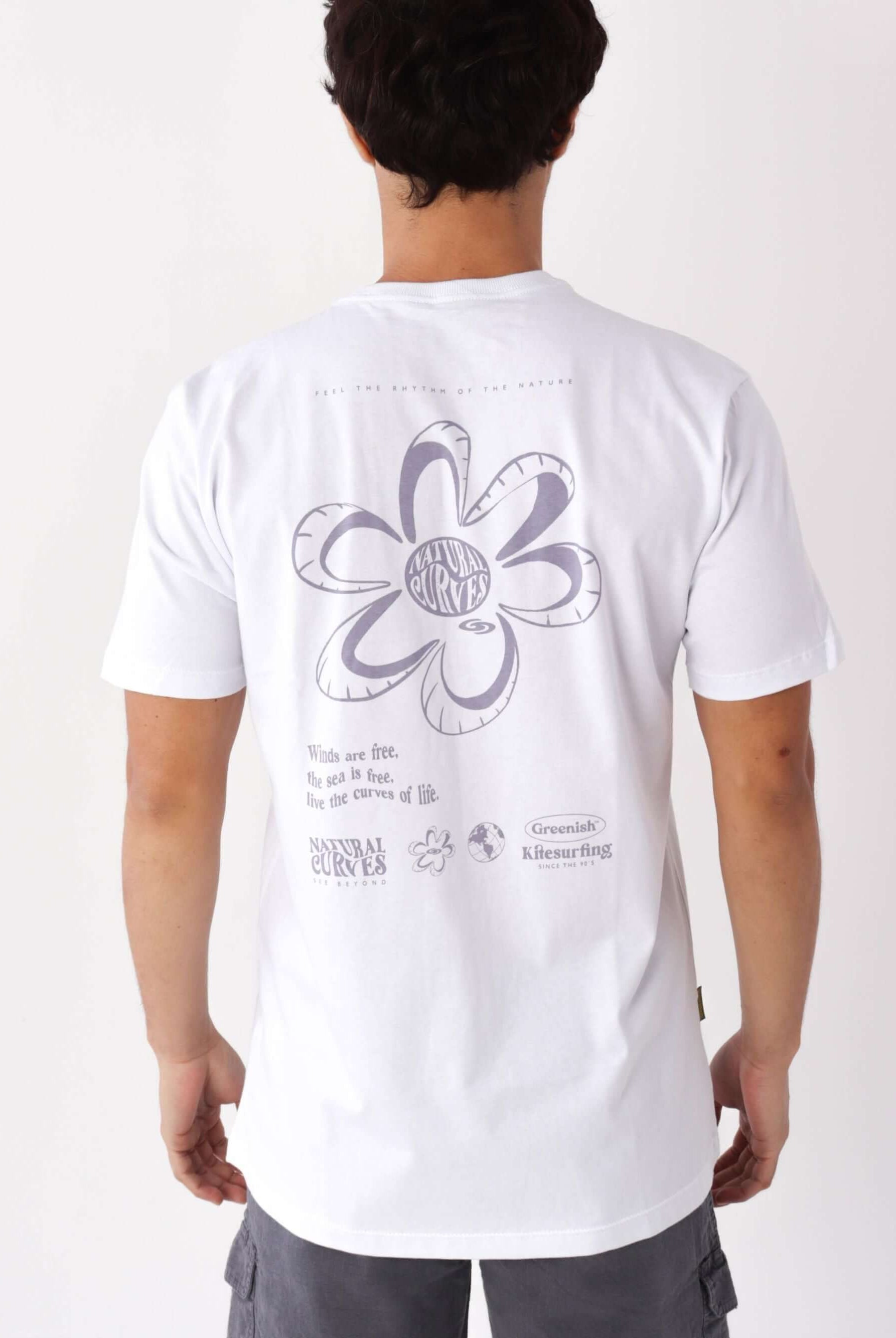 Camiseta branca Greenish com estampa de flores na parte costas, estilo moderno e descontraído.