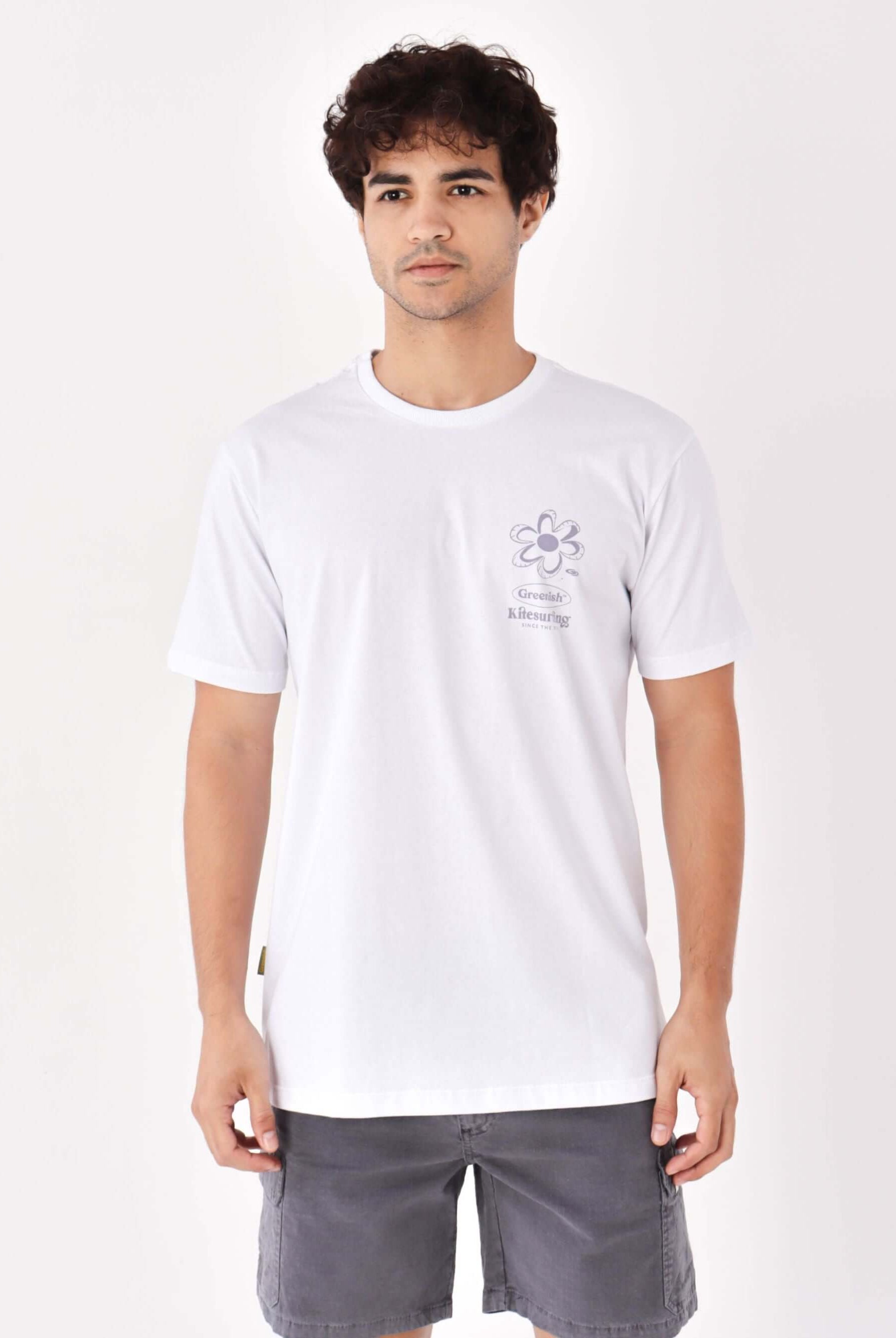 Camiseta KITE FLOWERS da Greenish, branca, com estampa floral e modelagem descontraída.