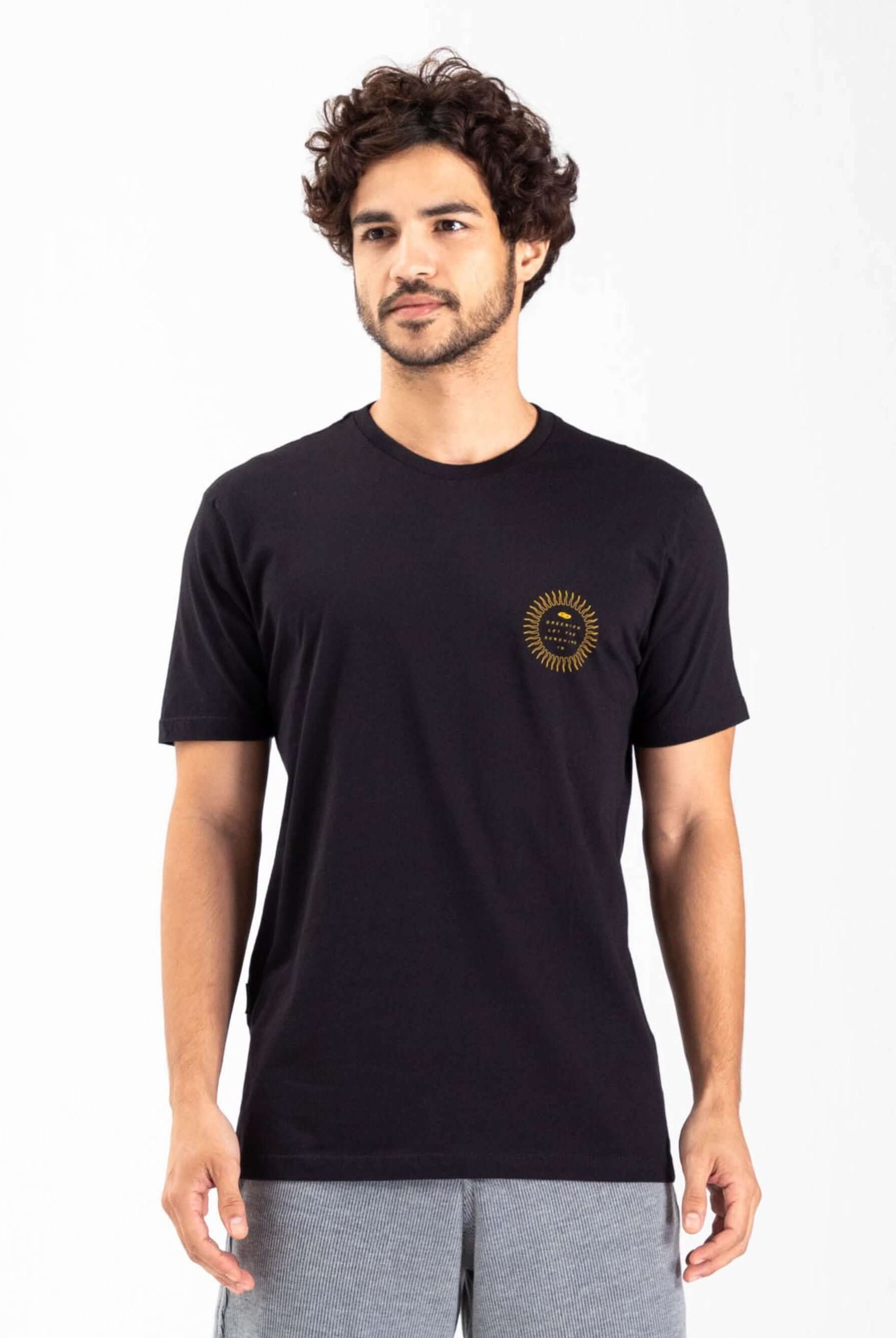 Camiseta preta Let the Sunshine In da Greenish, com modelagem clássica e toque leve para conforto diário.