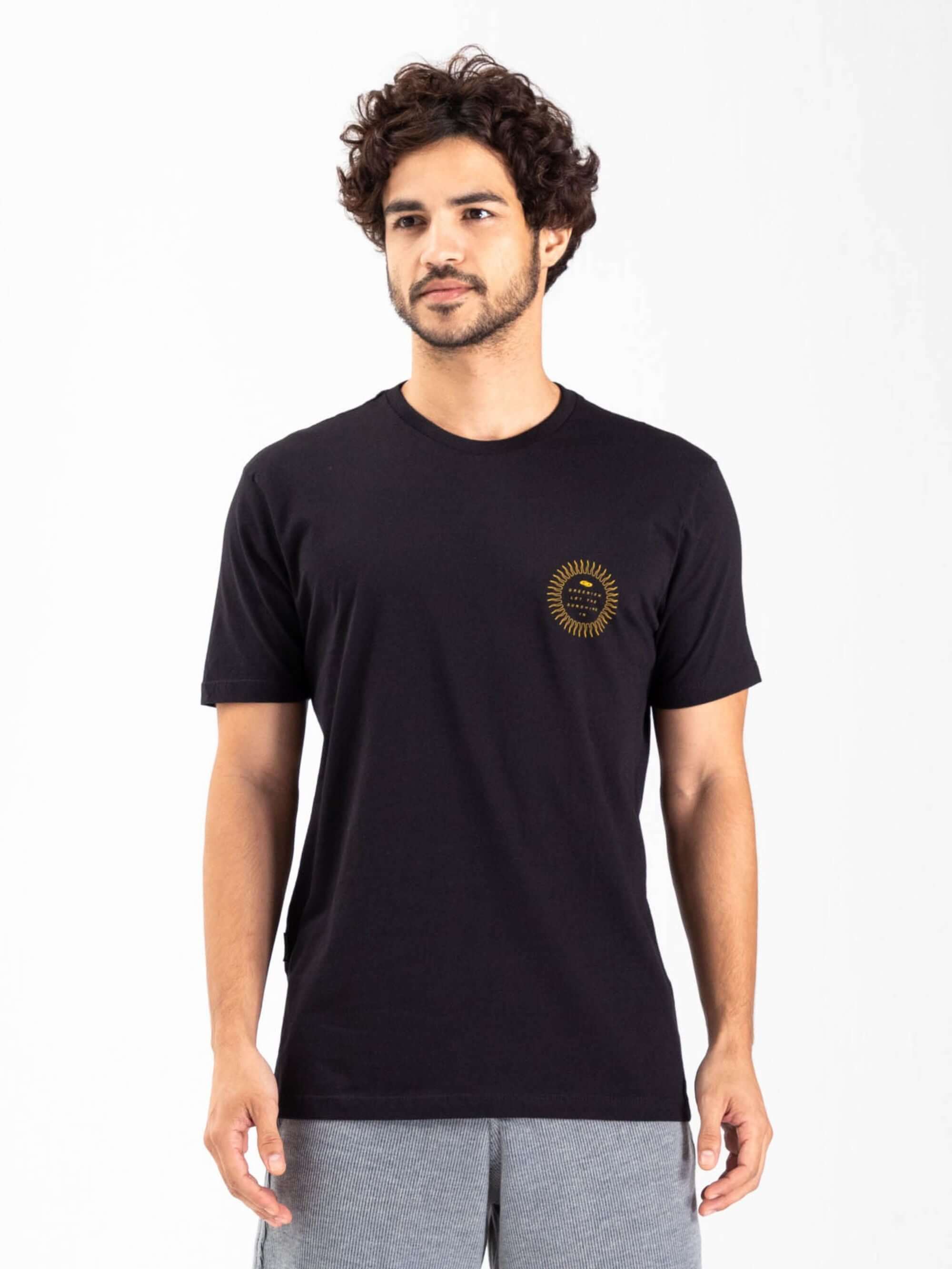 Camiseta preta Let the Sunshine In da Greenish, com modelagem clássica e toque leve para conforto diário.