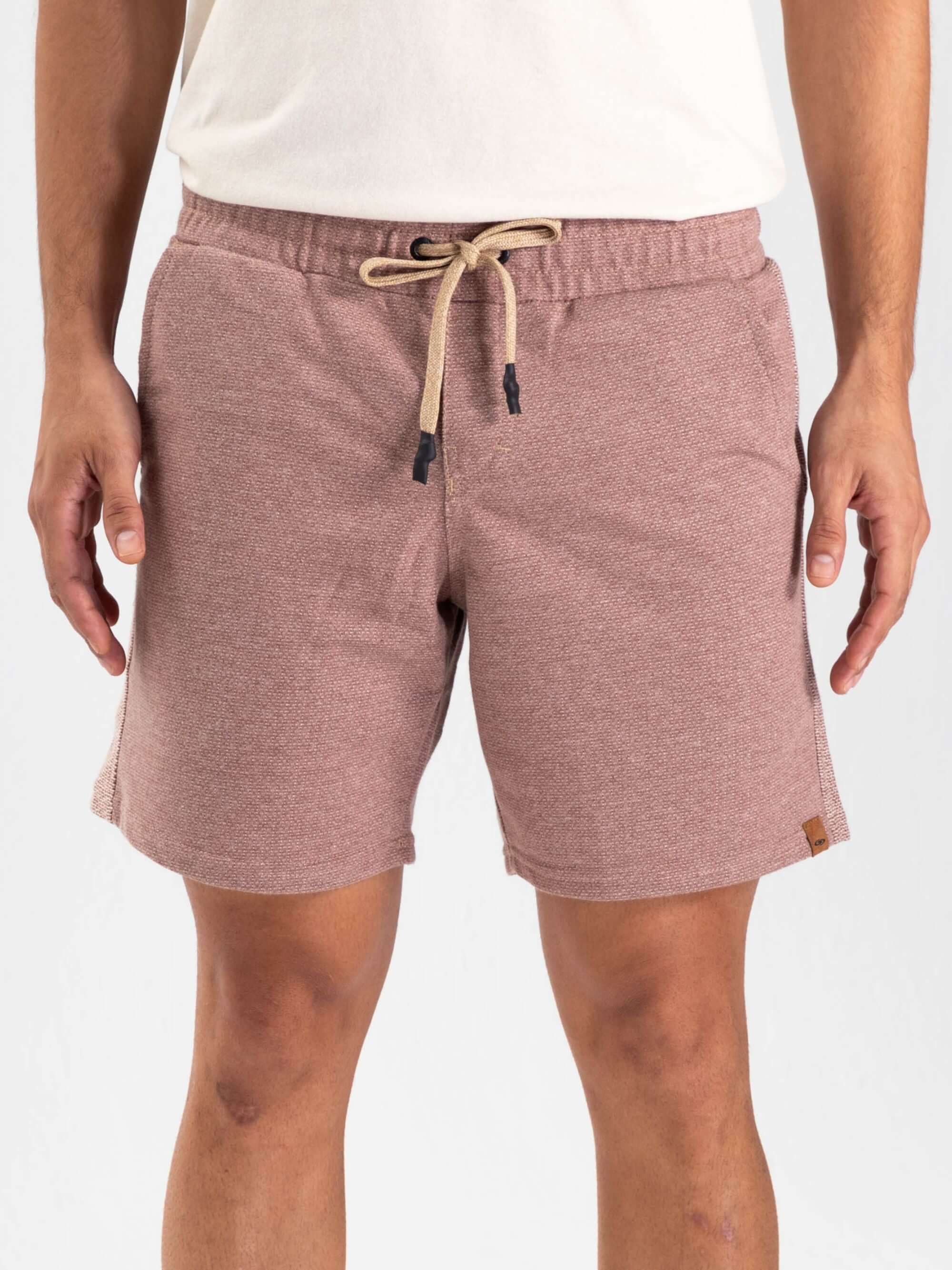 Short moletom rustic bege da Greenish, com cós elástico e bolso traseiro, estilo confortável e moderno.