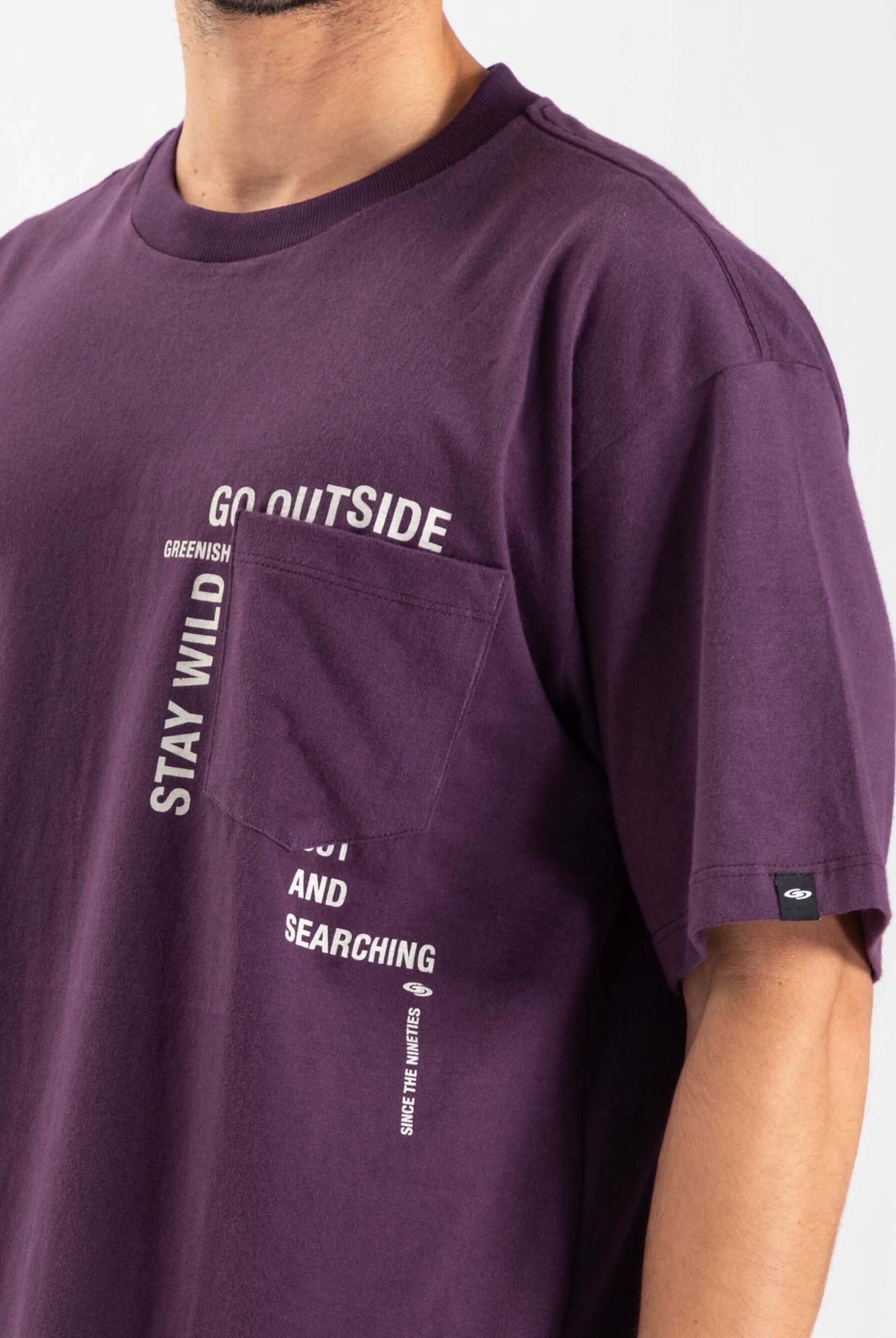 Camiseta oversized roxa da Greenish com frases inspiradoras, perfeita para estilo casual e conforto.