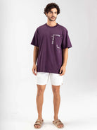 Camiseta oversized roxa da Greenish com estampa em destaque, perfeita para um look casual e confortável.