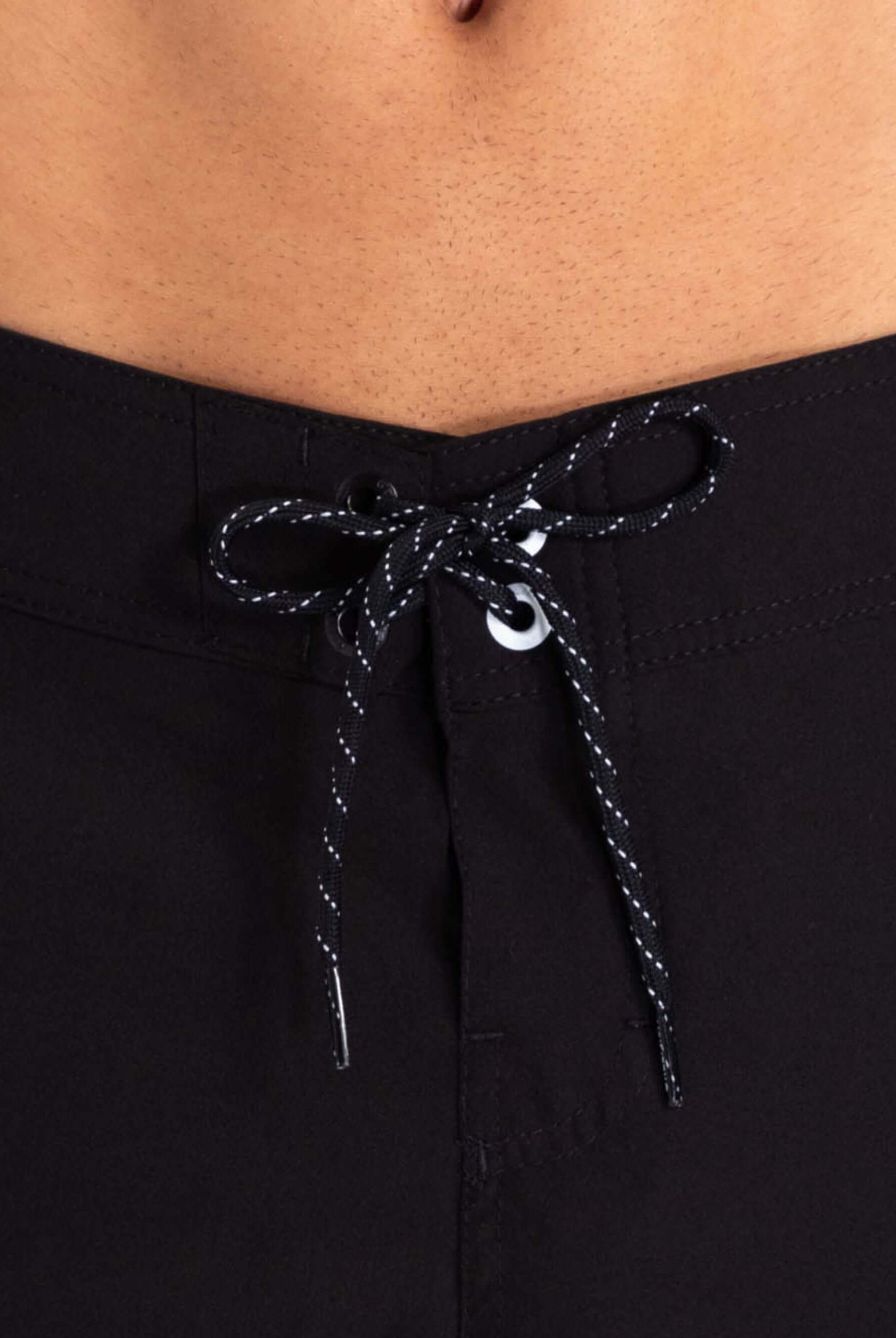 Close-up of the Boardwalk New Basic shorts waistband, featuring a double anatomical fit and adjustable drawstring. Greenish brand.