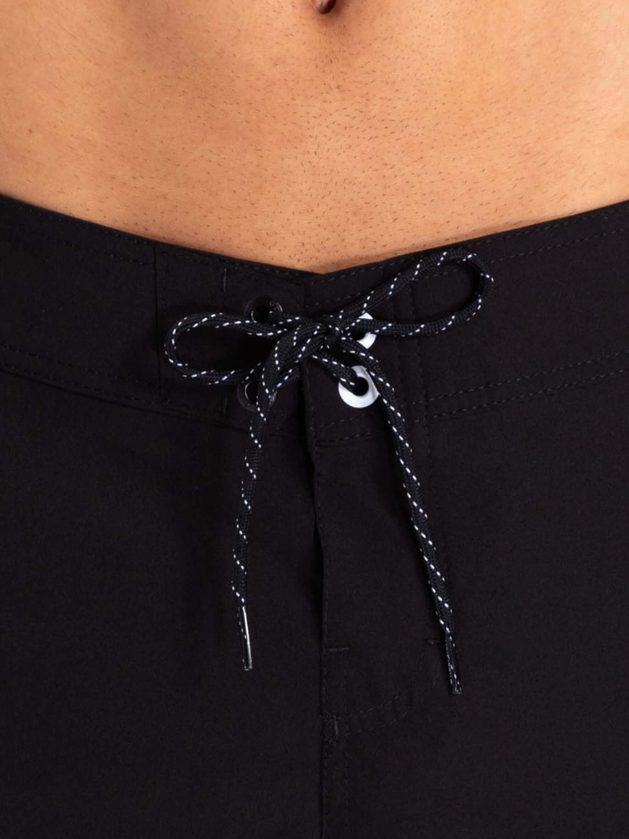 Close-up of the Boardwalk New Basic shorts waistband, featuring a double anatomical fit and adjustable drawstring. Greenish brand.