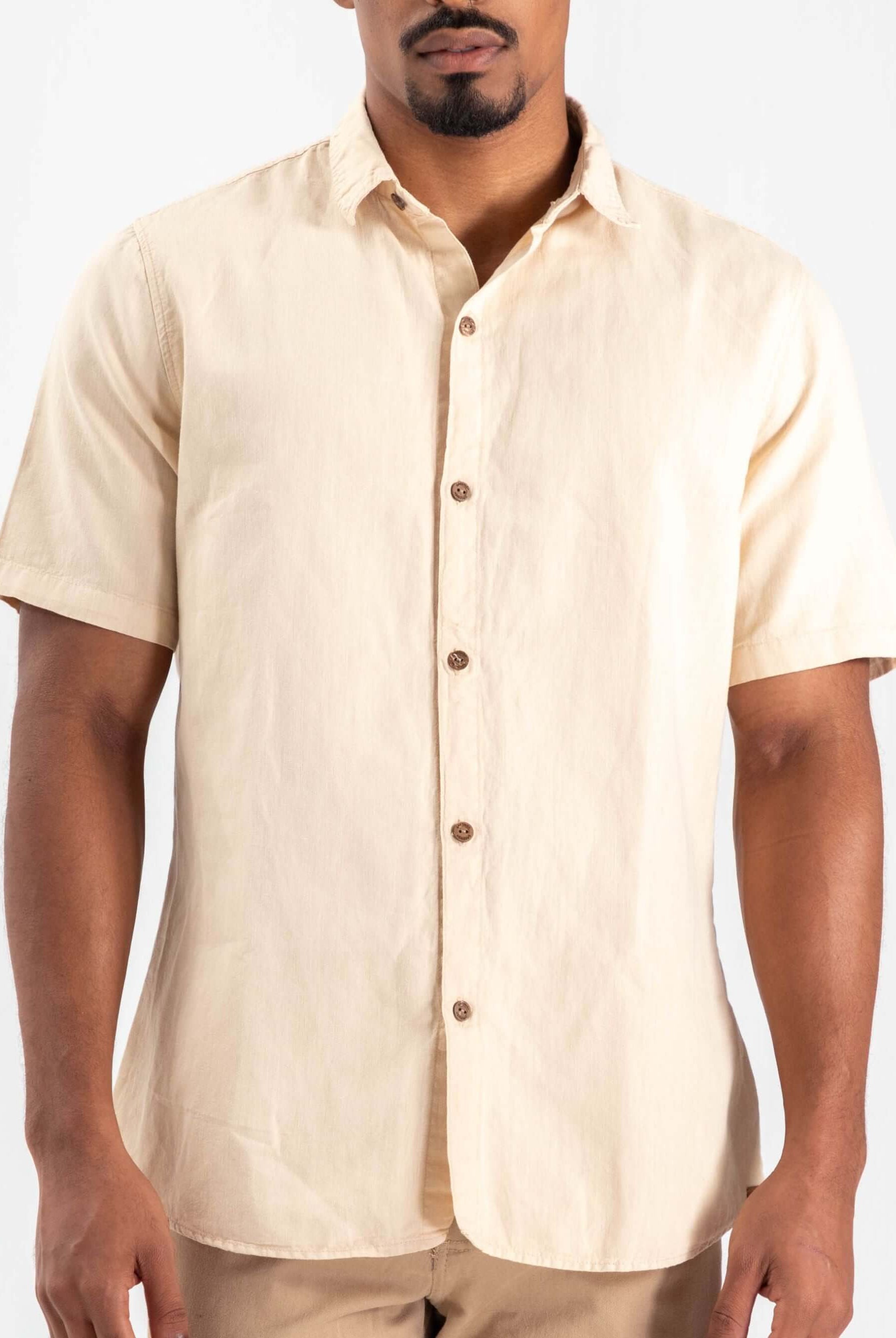Camisa botão Hemp Canhamo caqui da Greenish, perfeita para um estilo casual e sustentável.