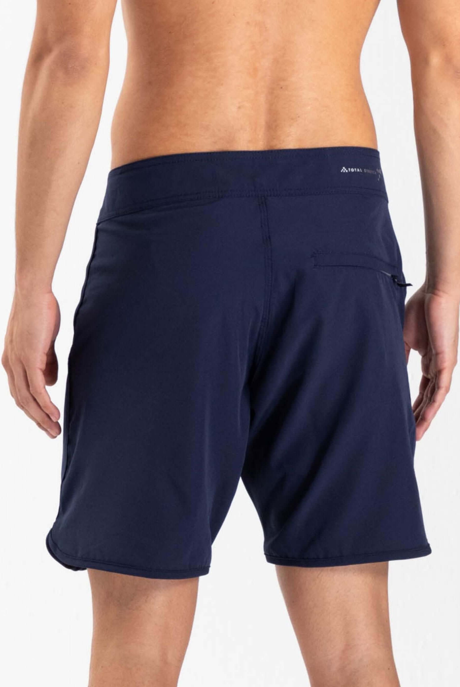 Shorts Boardwalk New Basic Azul Marinho by Greenish, featuring a double anatomical waistband and a zippered back pocket.