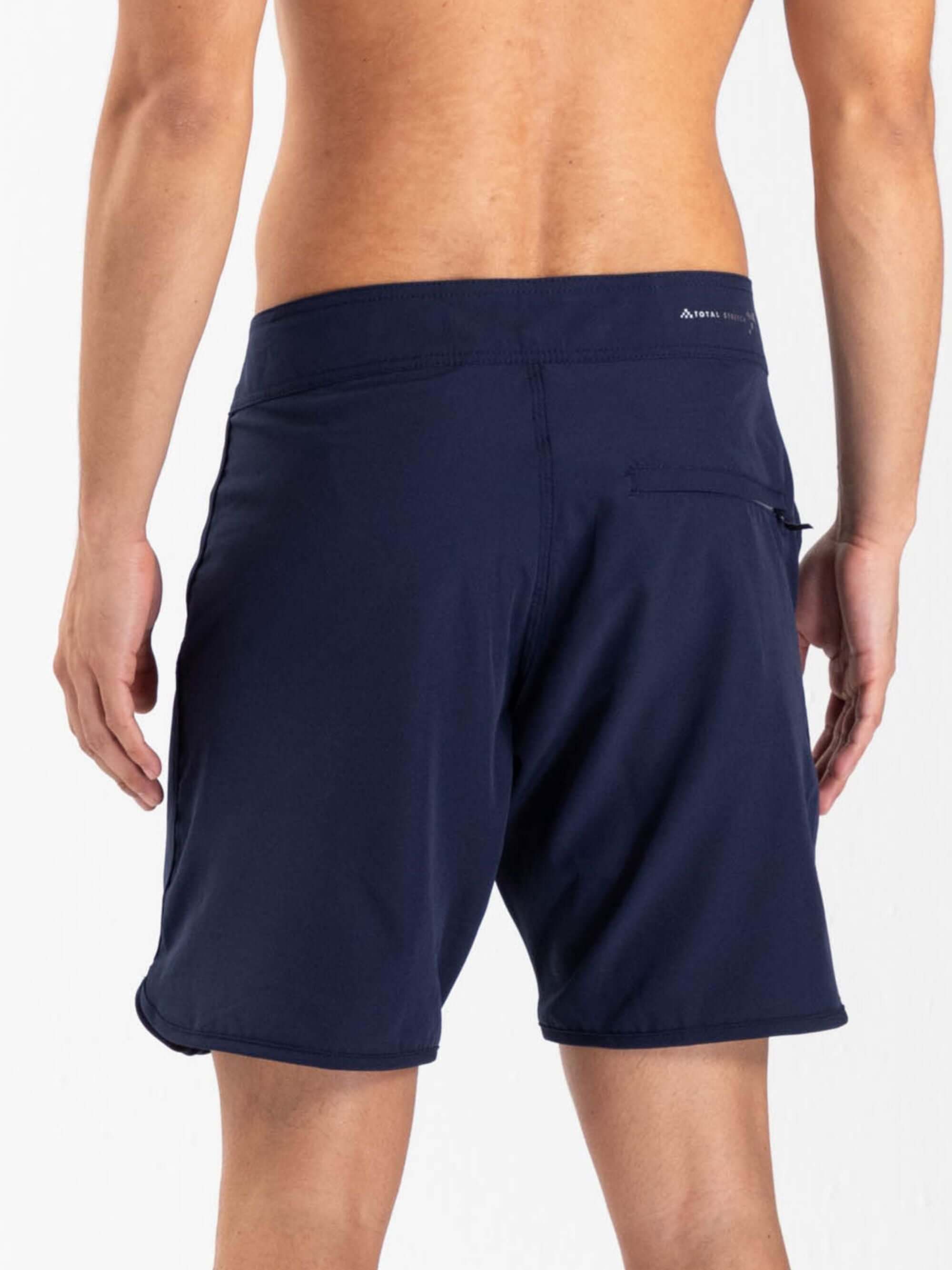 Shorts Boardwalk New Basic Azul Marinho by Greenish, featuring a double anatomical waistband and a zippered back pocket.