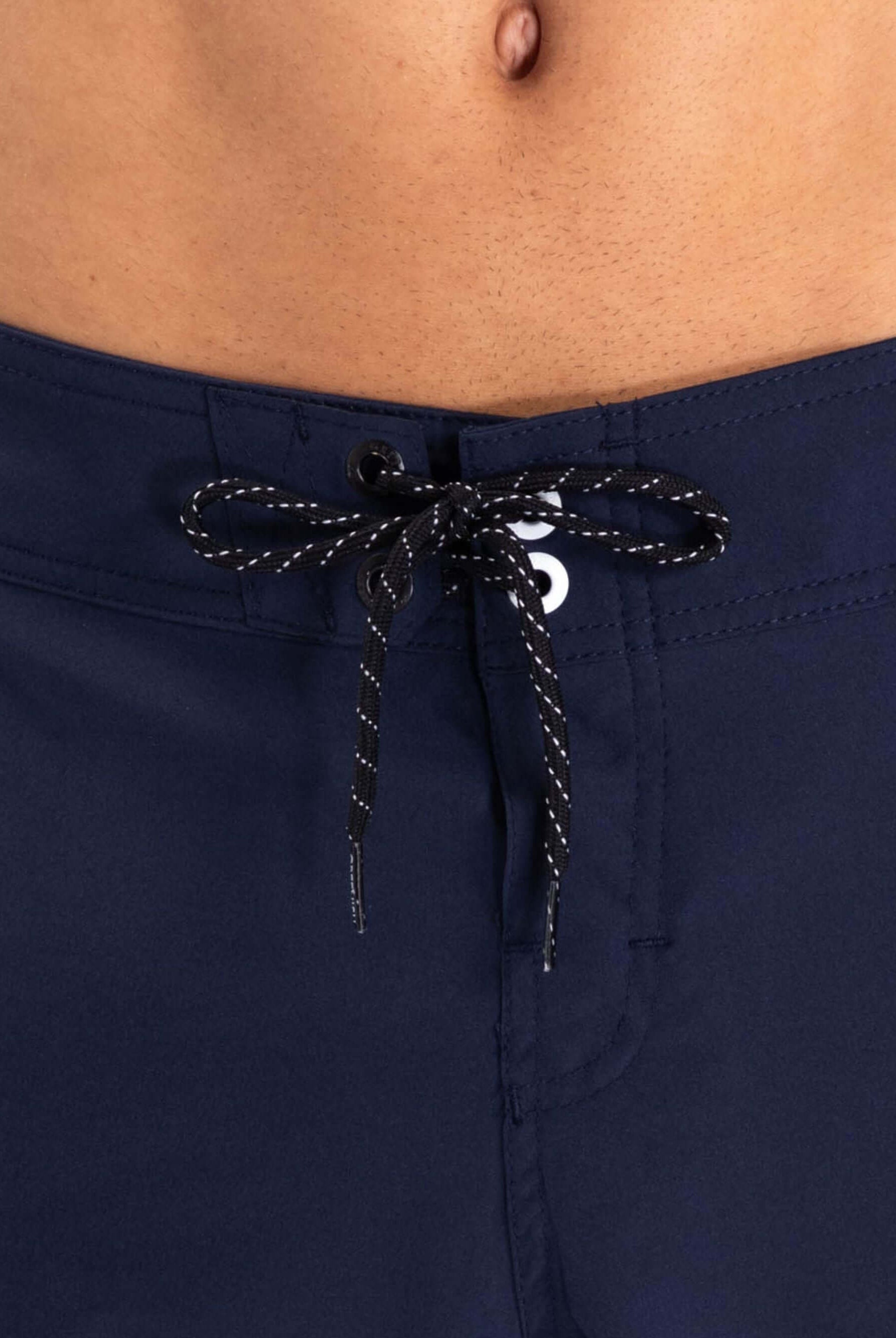 Close-up of Greenish Boardwalk New Basic swim shorts in azul marinho with a drawstring detail.