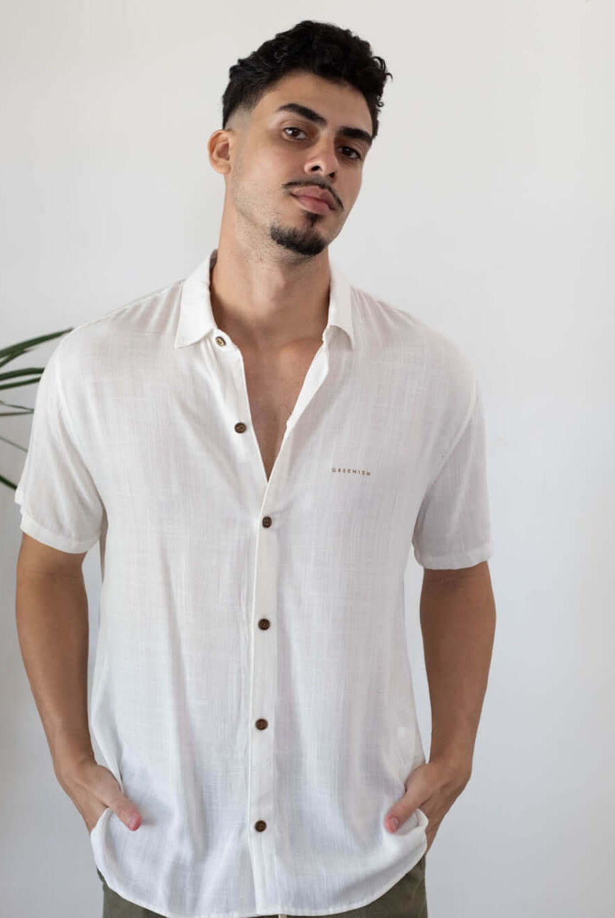 Camisa botão manga curta off white da marca Greenish, estilo casual para homens, perfeita para o verão.