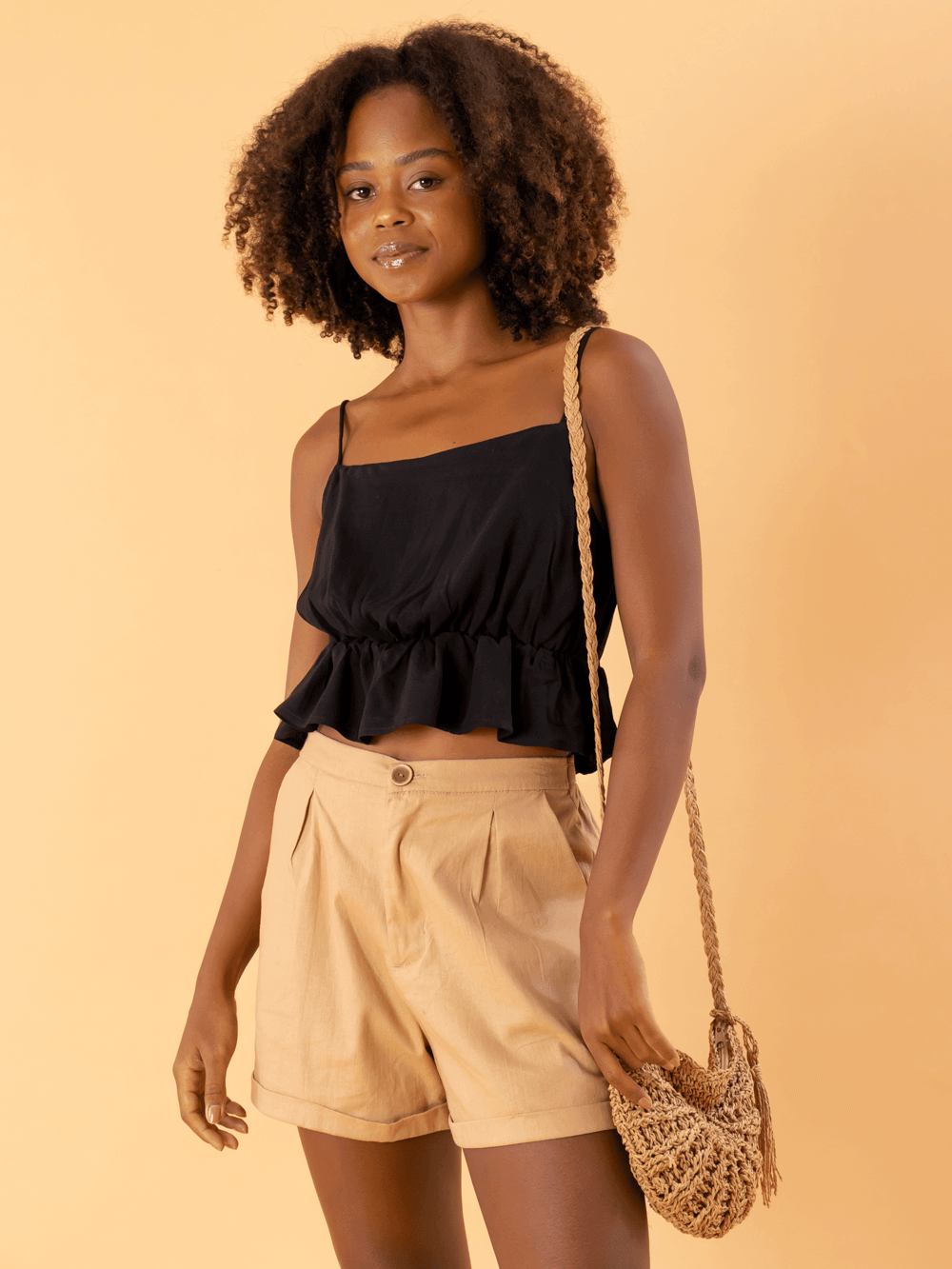 Top Bloom preto da Greenish, blusa fashion de verão com detalhes em babado, ideal para looks casuais.