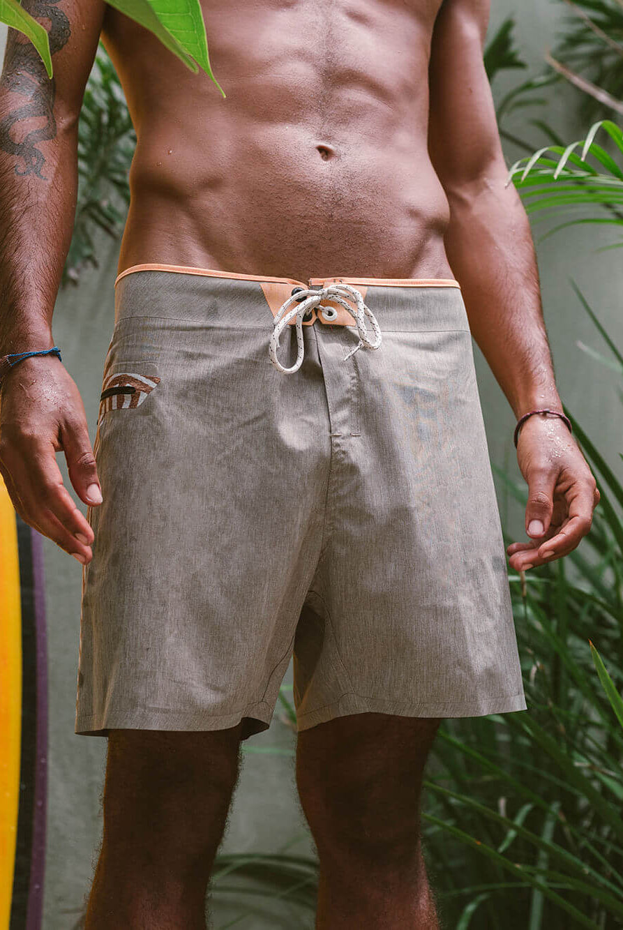 Shorts de banho masculinos Greenish, modelo Etimico Caqui, ultraleves e confortáveis para todas as atividades.