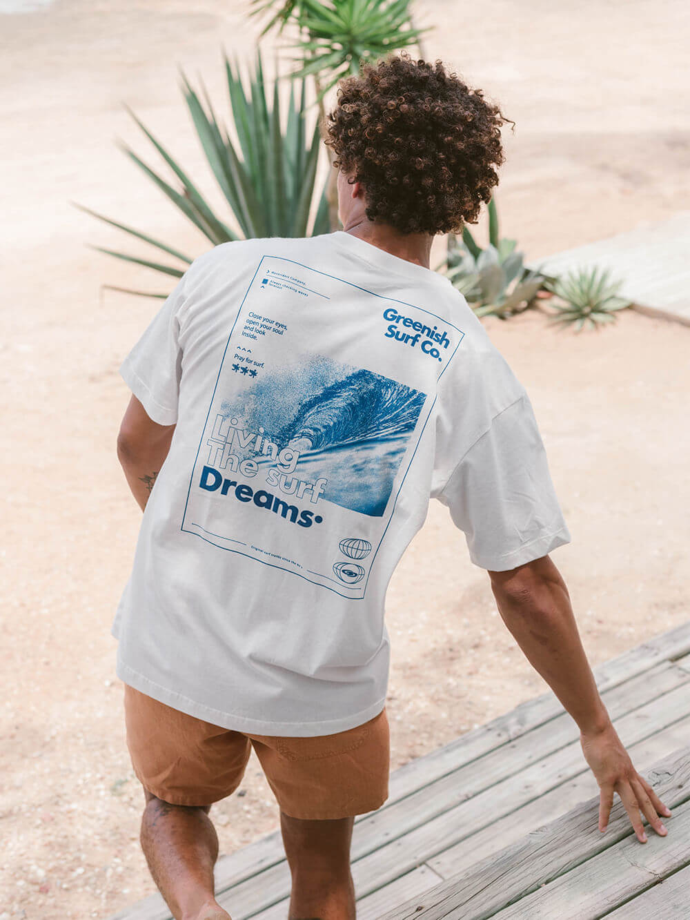 Camiseta oversized Big Riders da Greenish, confortável e versátil, ideal para atividades ao ar livre.