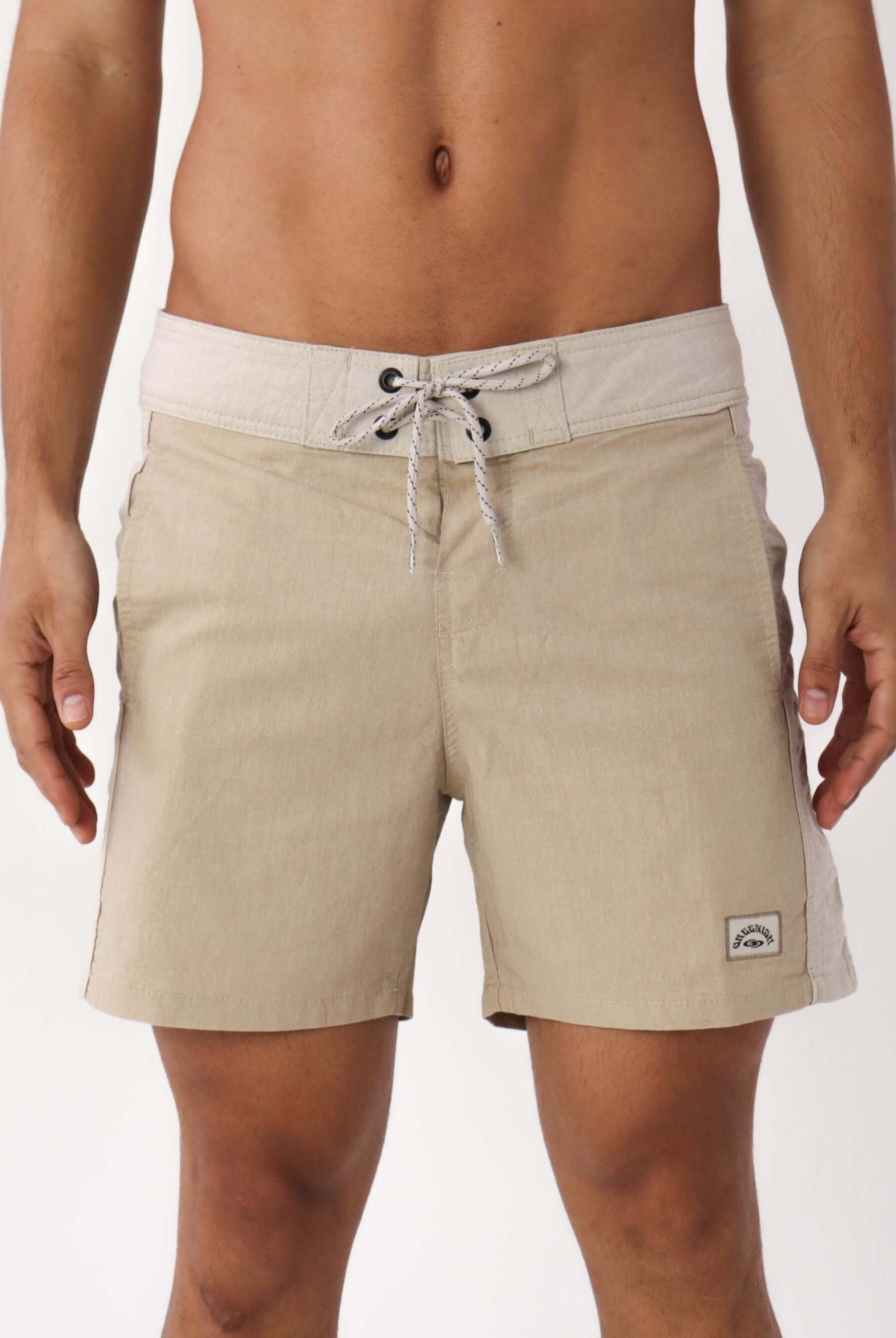 Bermuda Casual Favorite Place Bege da Greenish com design exclusivo e bolsos funcionais.