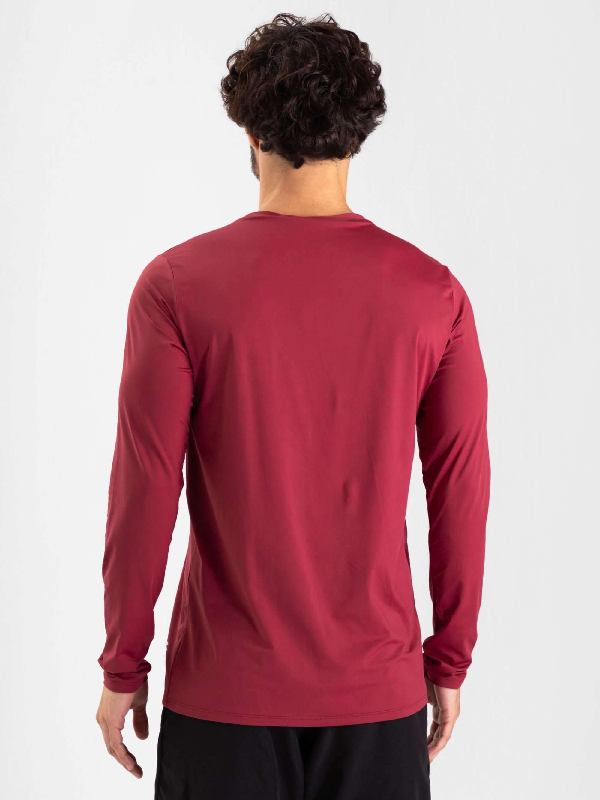 Camisa UV Manga Longa Basic Bordô da Greenish, vista de costas, ideal para proteção solar em atividades ao ar livre.