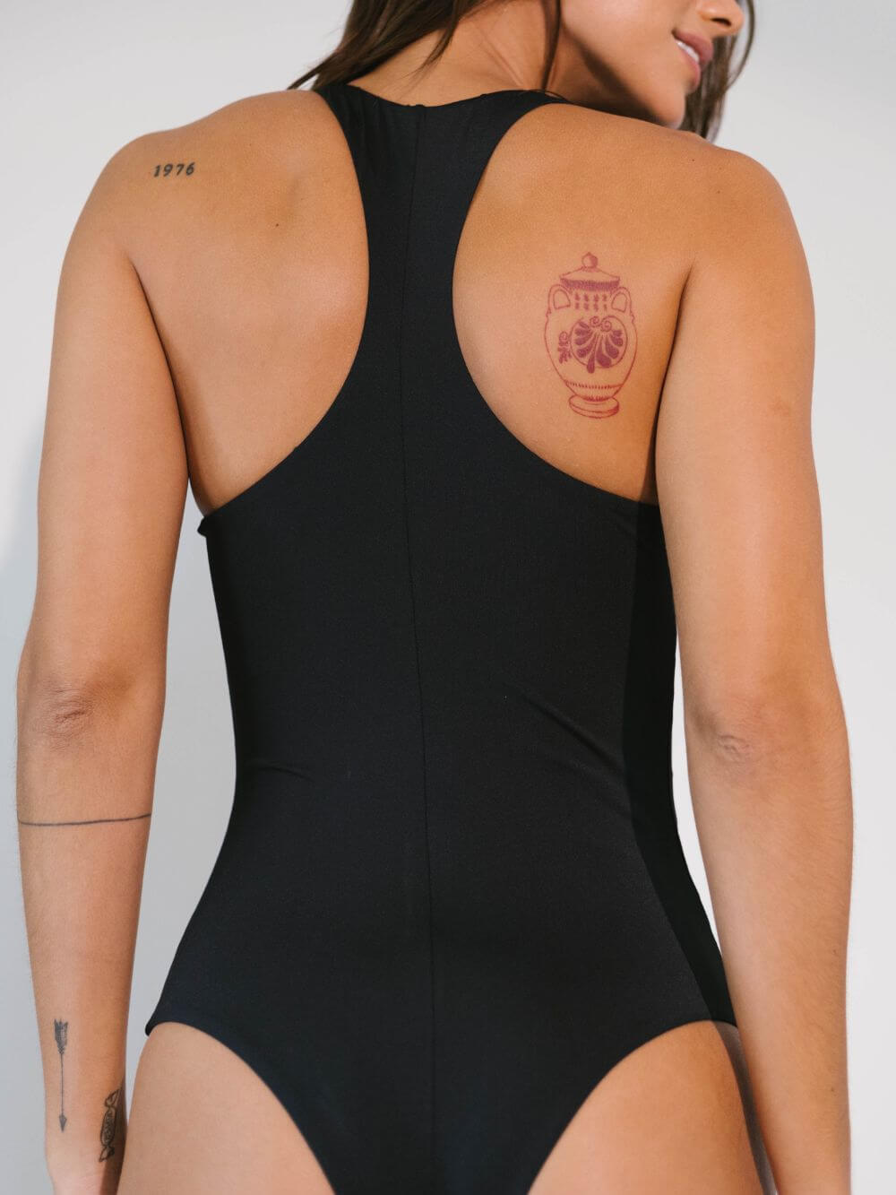 Maiô Noah preto, modelo nadador, ideal para atividades aquáticas, confortável e com proteção UV.