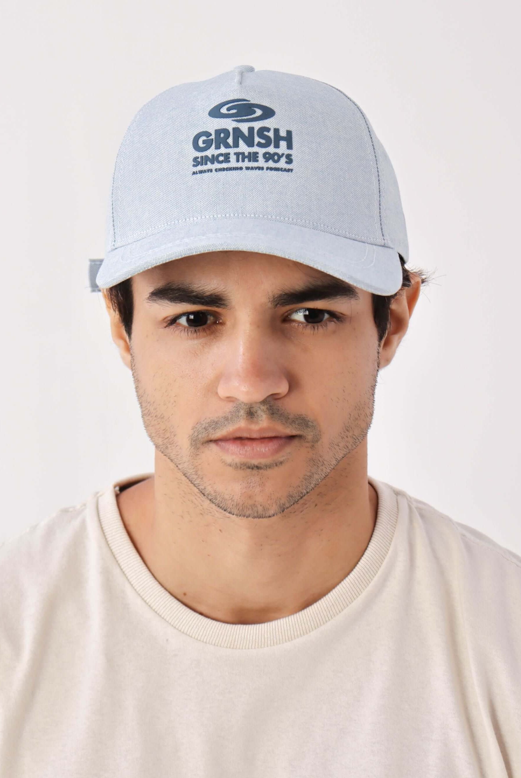 Boné Nineties Azul da Greenish, estilo casual, ideal para o verão e amantes da moda retrô.