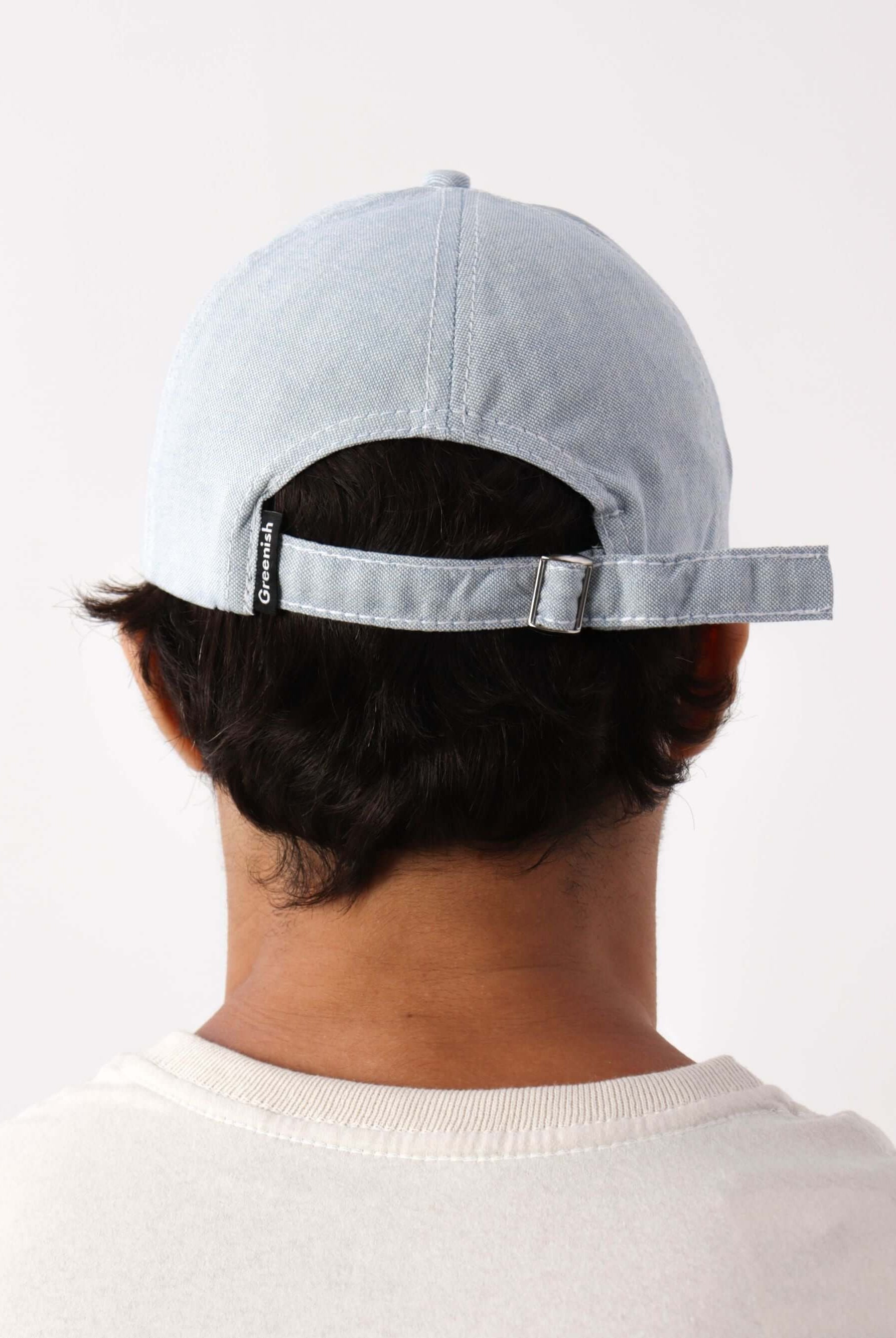 Boné Nineties azul da marca Greenish, vista traseira com fechamento regulável, estilo moderno e casual.