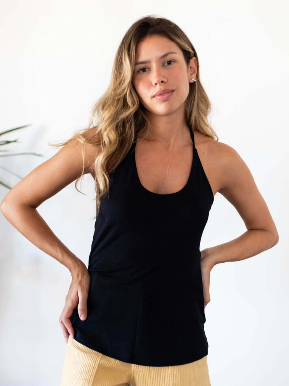 Blusa Micca preta da Greenish, leve e confortável, ideal para looks de verão.