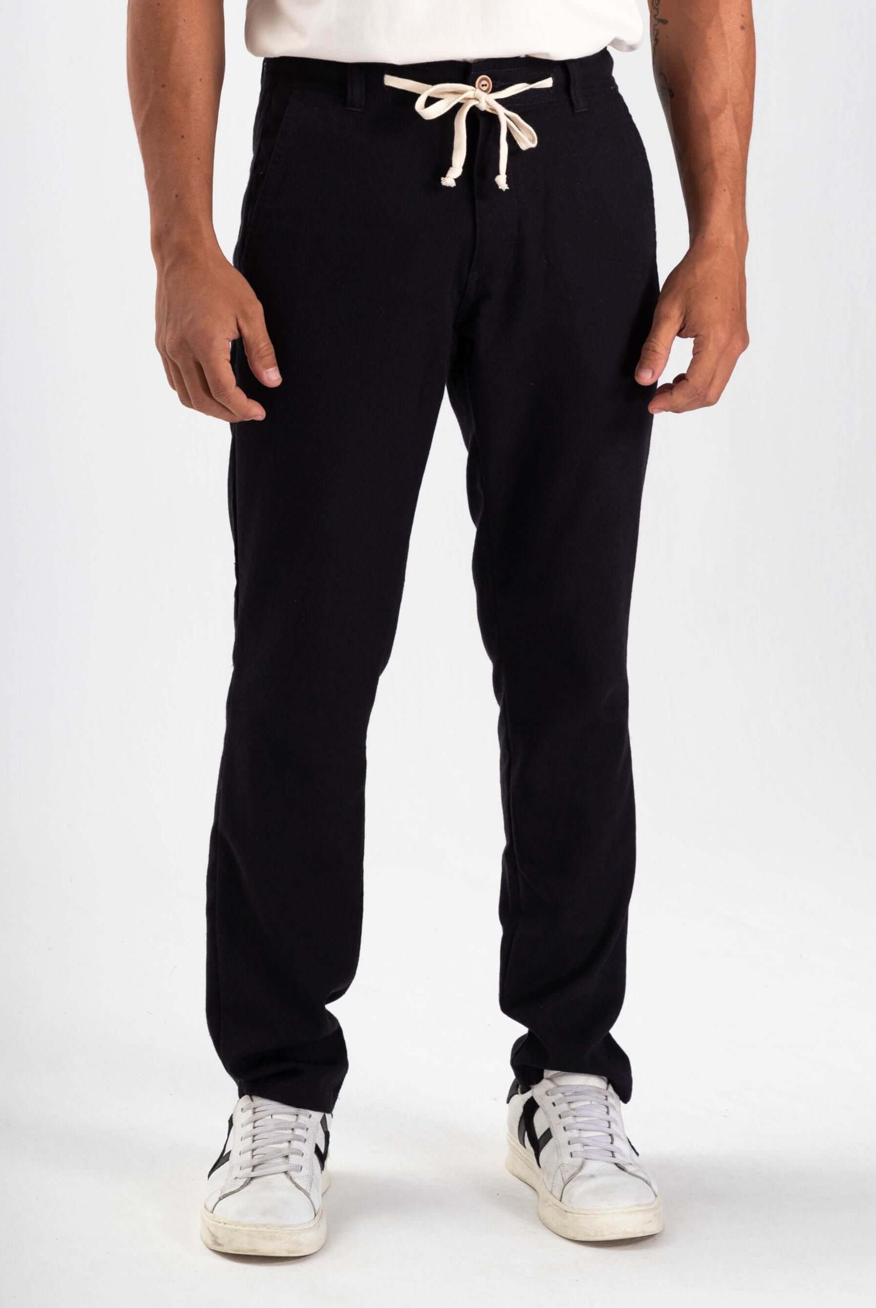 Calça chino de linho preta da marca Greenish, modelo elegante e confortável para o dia a dia.