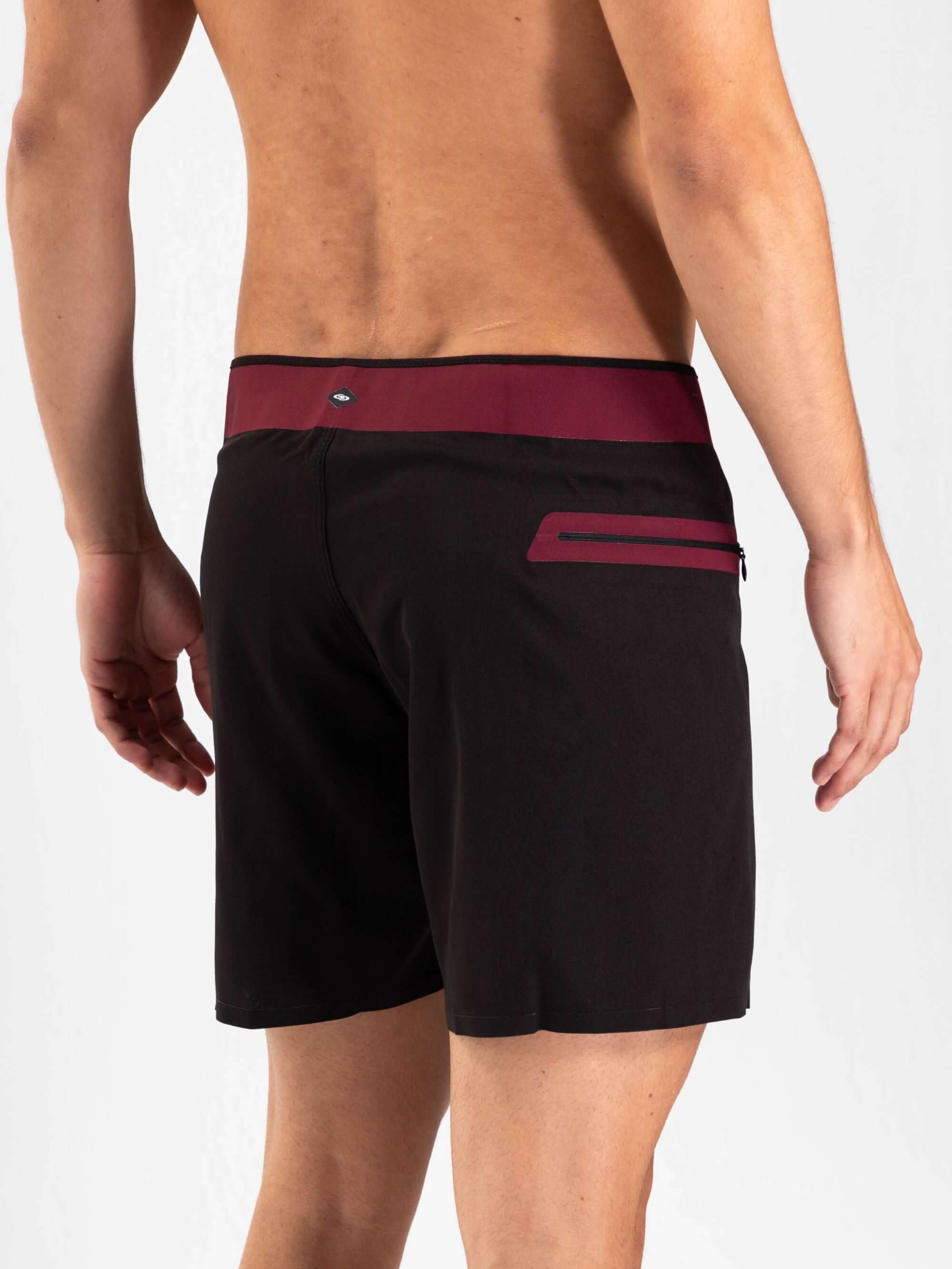Boardshort Ultralight II Color II - Preto da Greenish, com cós anatômico e bolso lateral estiloso.
