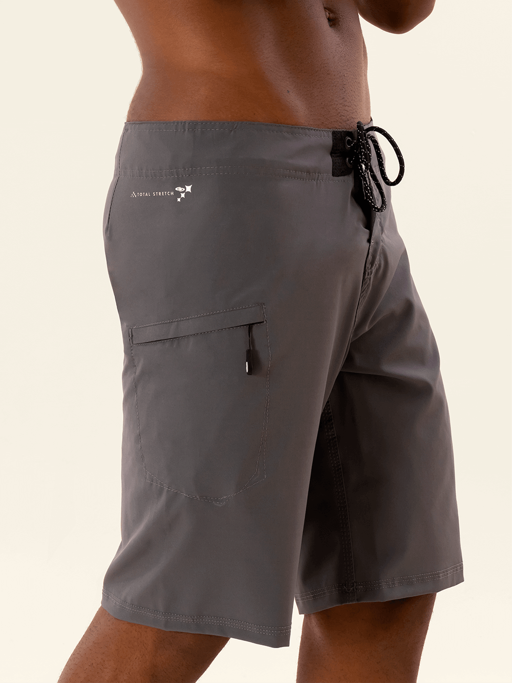 Greenish BOARDSHORT TOTAL STRETCH - CINZA, ideal for high-performance water sports, featuring quick-dry fabric and side pocket.