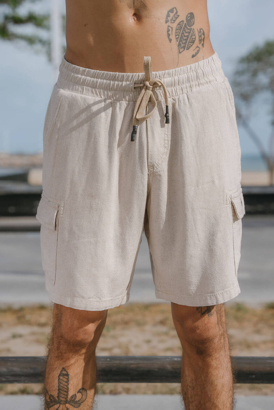 Bermuda Linho Vintage Cargo Natural da Greenish, estilo casual e confortável para o verão.