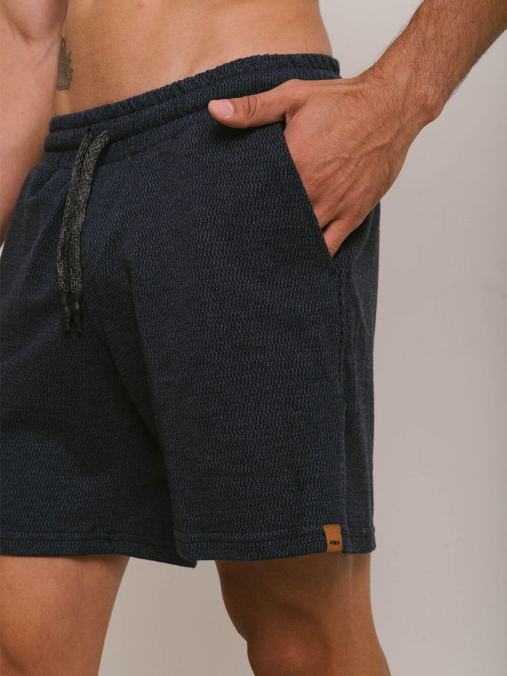 Bermuda moletom vintage azul marinho da marca Greenish, ideal para looks casuais e confortáveis.