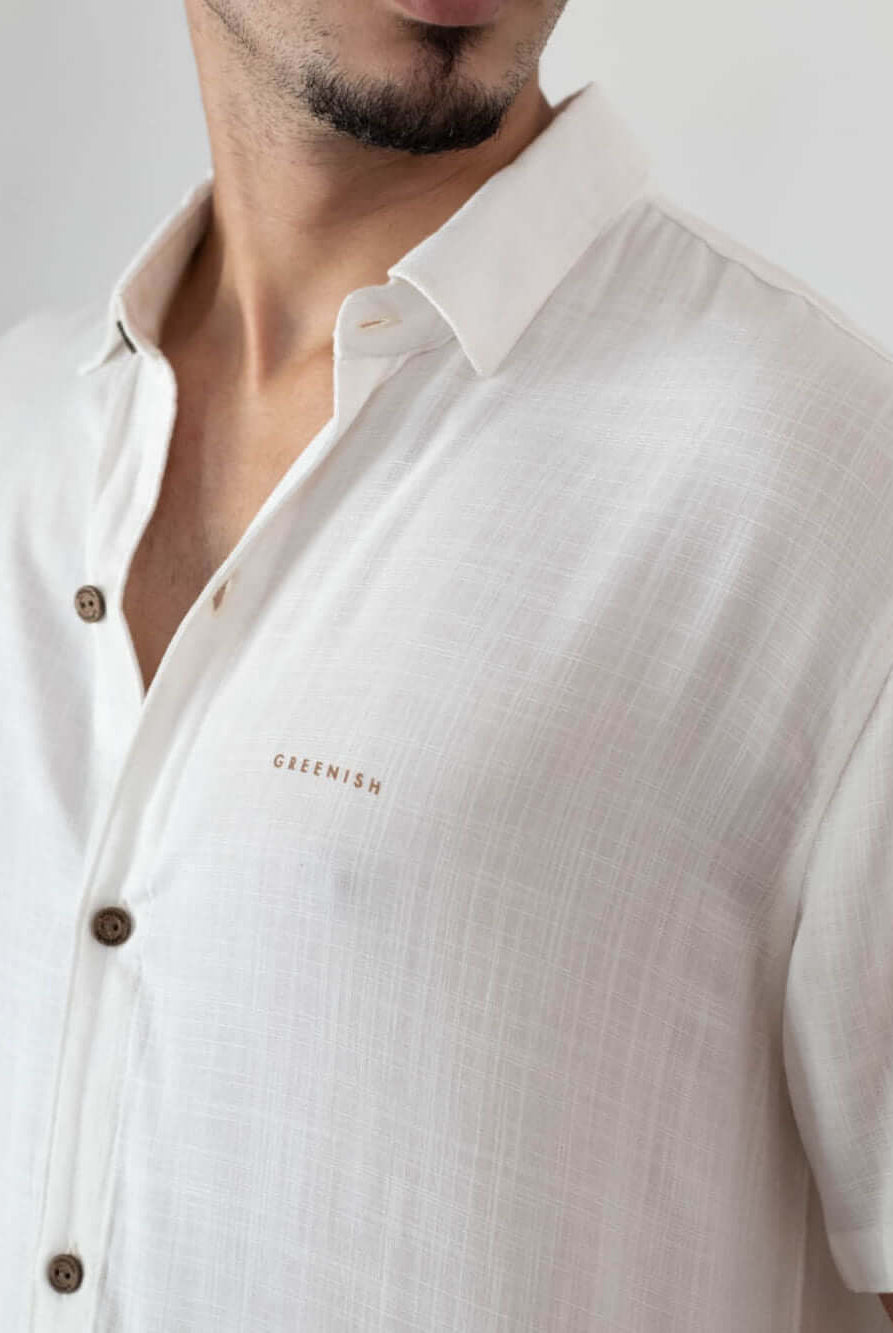 Camisa botão manga curta off white da marca Greenish, estilo casual e confortável.