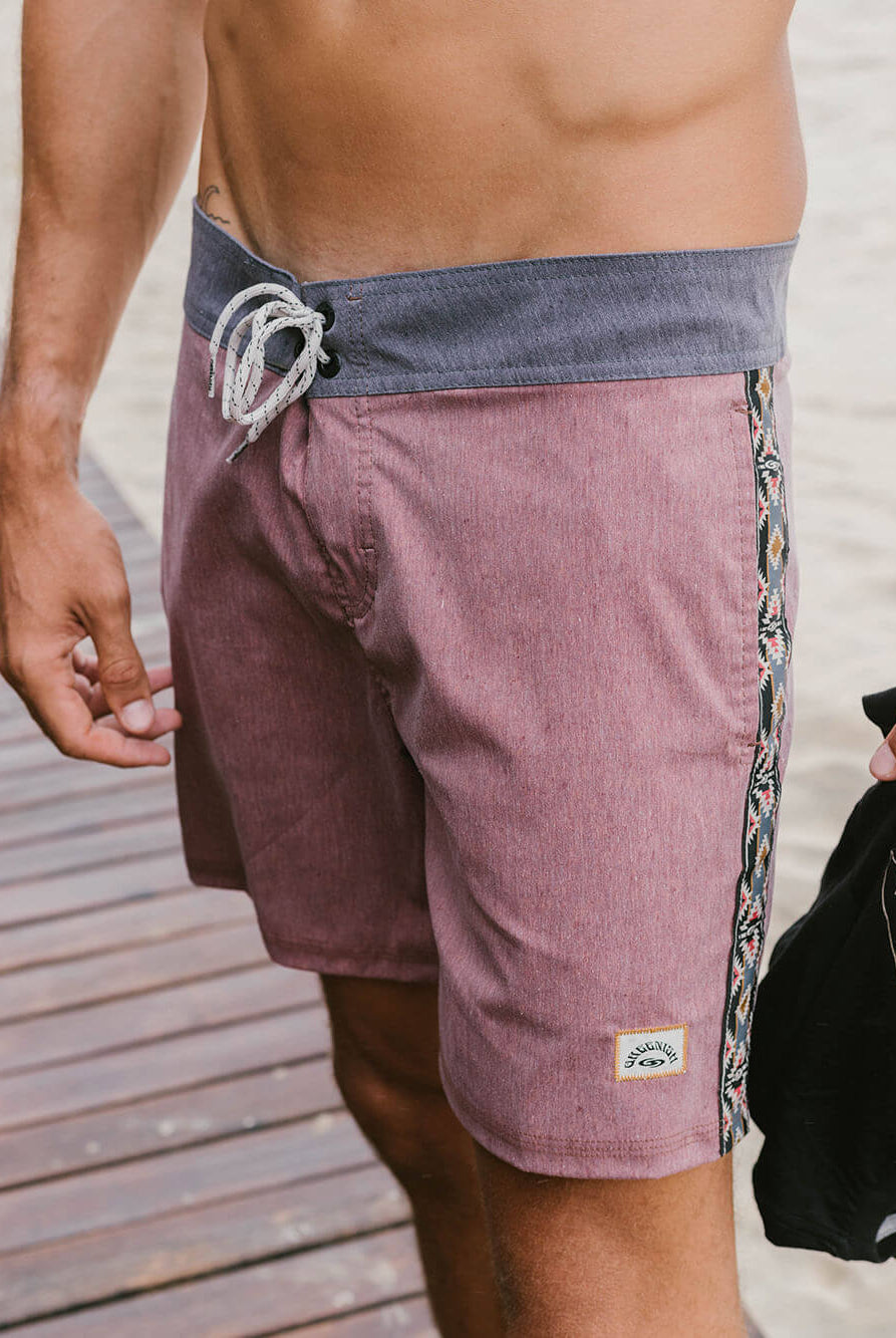 Bermuda Boardwalk Mini Palm Vintage Bordo da Greenish, estilo único e confortável, ótimo para dias de praia.