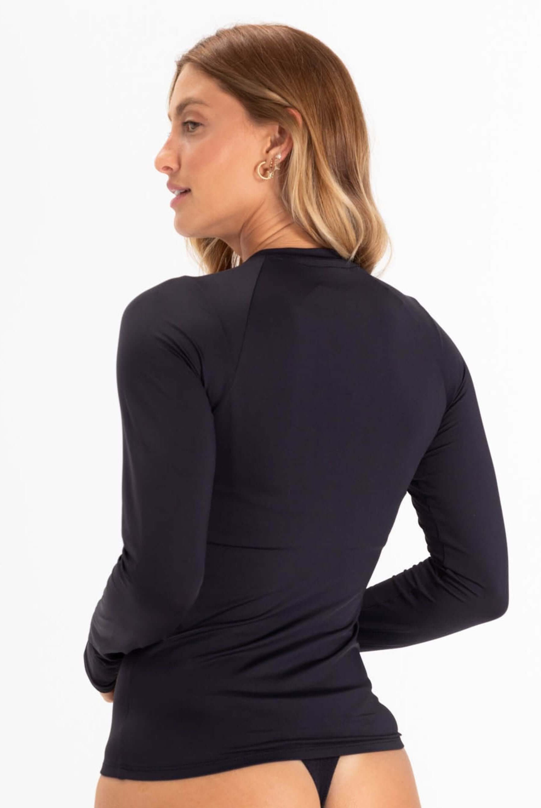 Colete feminino Adventure Preto da Greenish, ideal para aventuras ao ar livre com estilo e conforto.