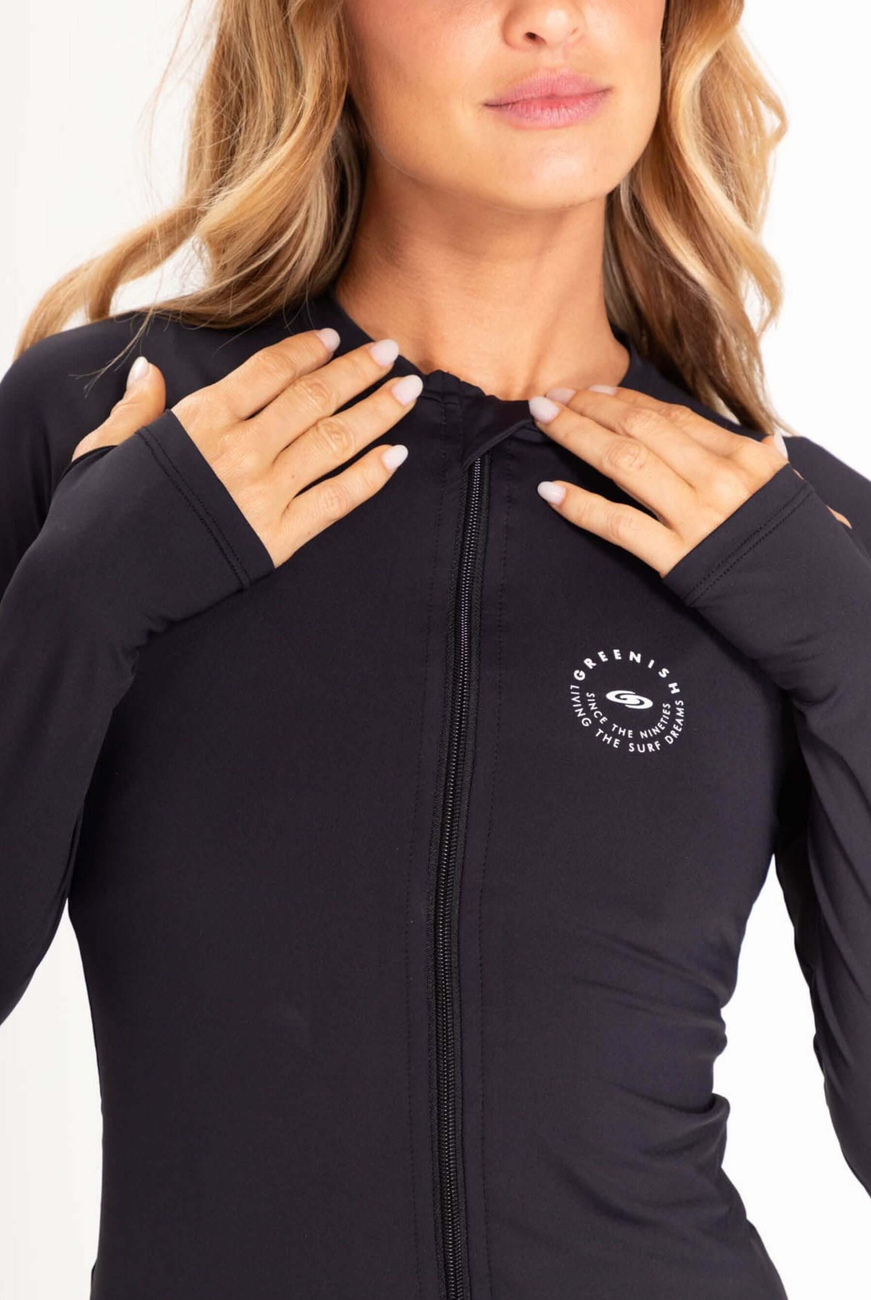 Colete feminino Adventure preto da marca Greenish, ideal para aventuras ao ar livre e estilo moderno.