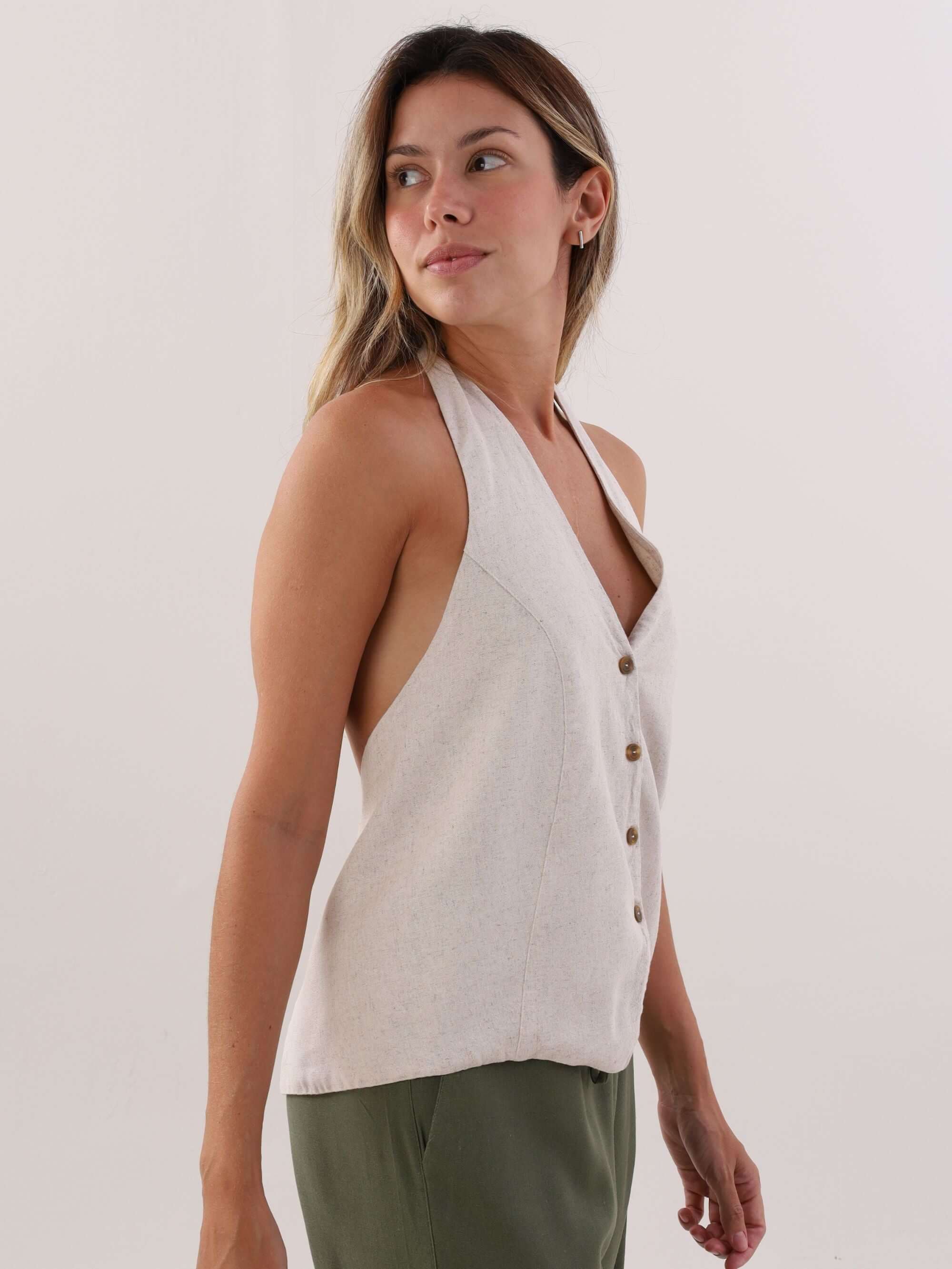 Blusa colete Fani bege da marca Greenish, estilo moderno e elegante, perfeita para compor looks leves.