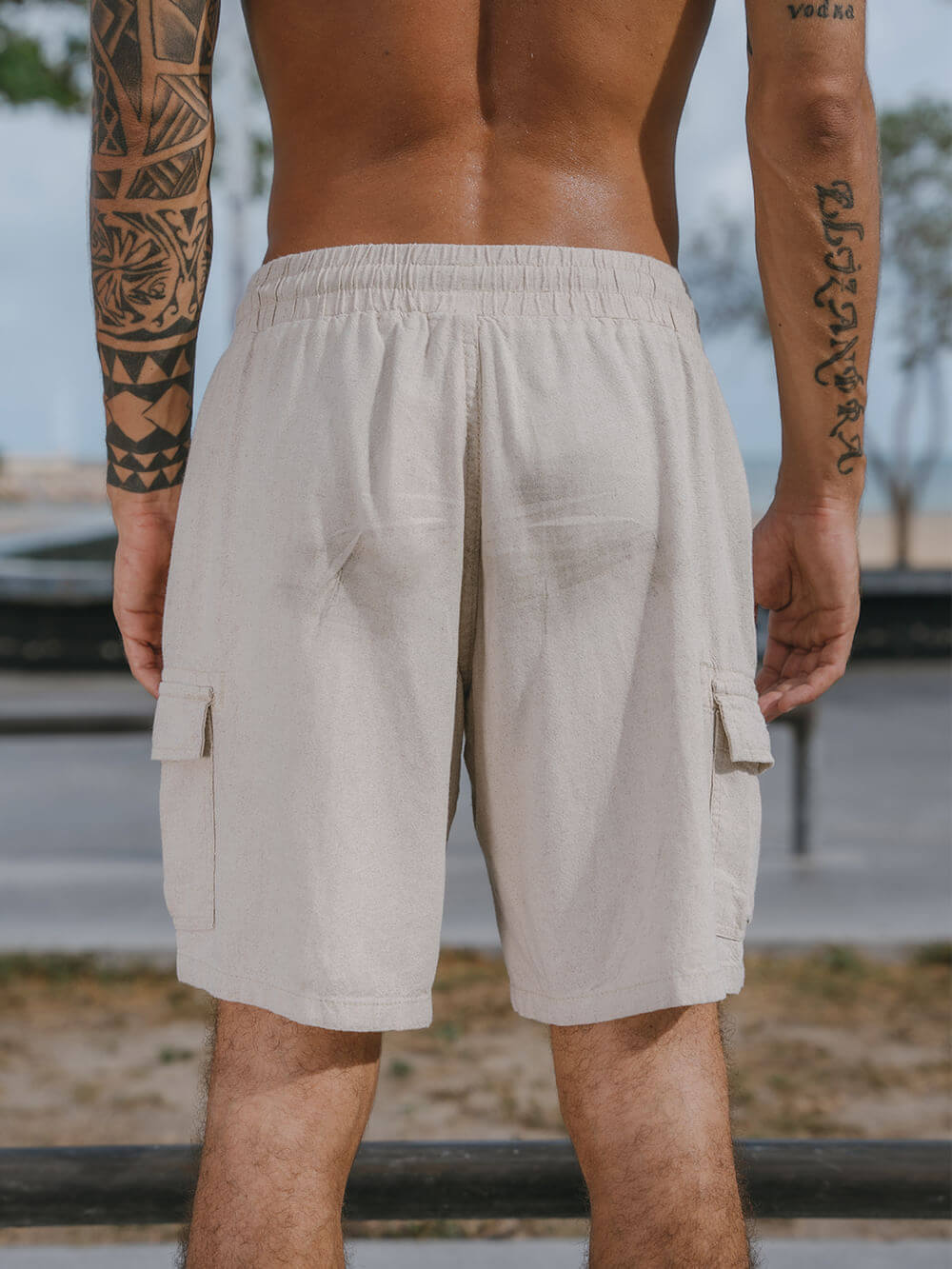 Bermuda Linho Vintage Cargo - Natural da Greenish, estilo confortável e casual para o verão.