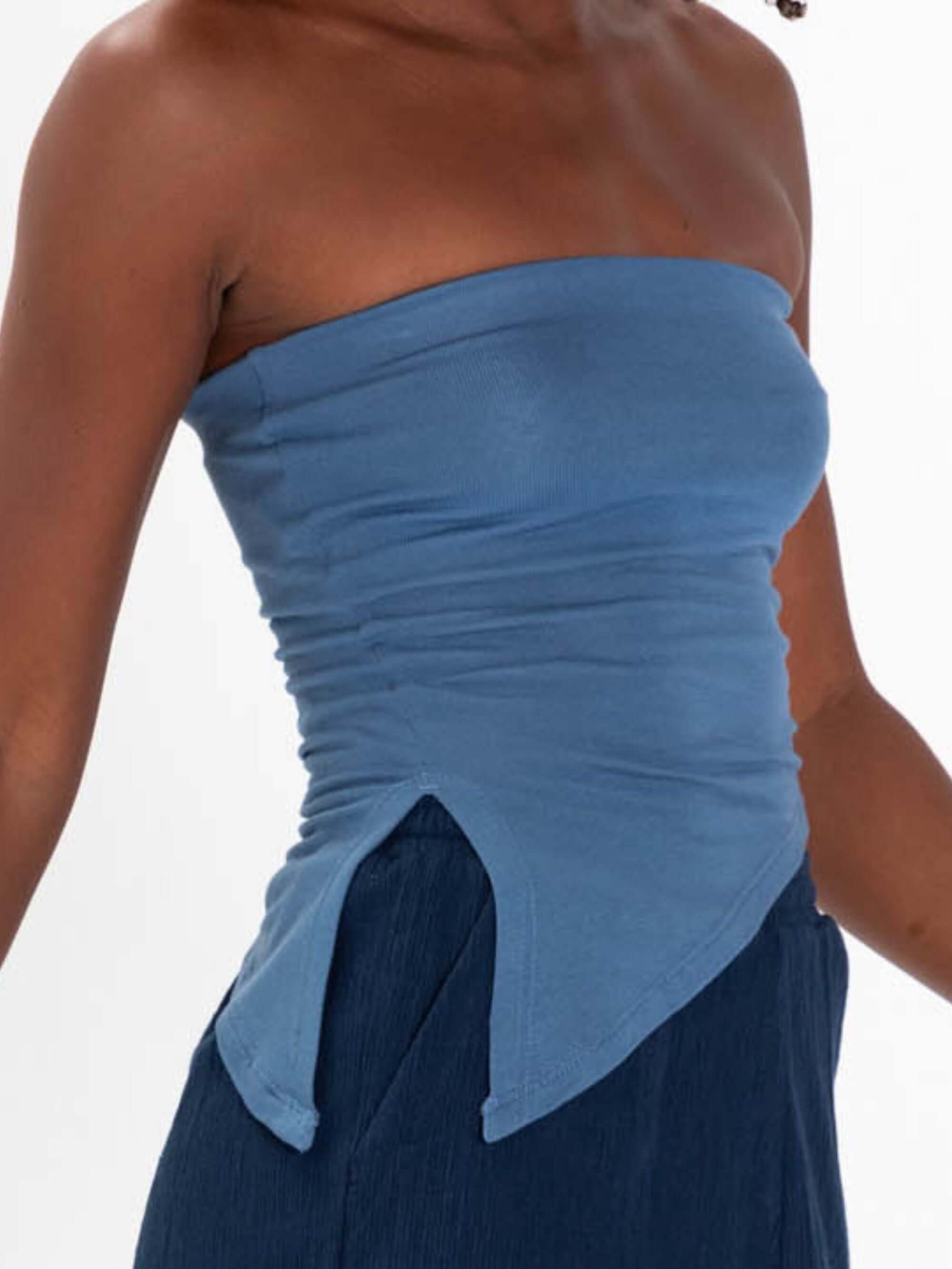 Top Reto Lia Azul Índigo da Greenish, peça sofisticada e confortável, ideal para looks modernos.