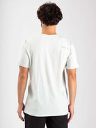 Camiseta Elemental Natural da Greenish vista de trás, estilo casual e moderno, perfeita para o dia a dia.