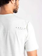 Camiseta Elemental natural da marca Greenish, vista de trás, com logo GRNSH em destaque.