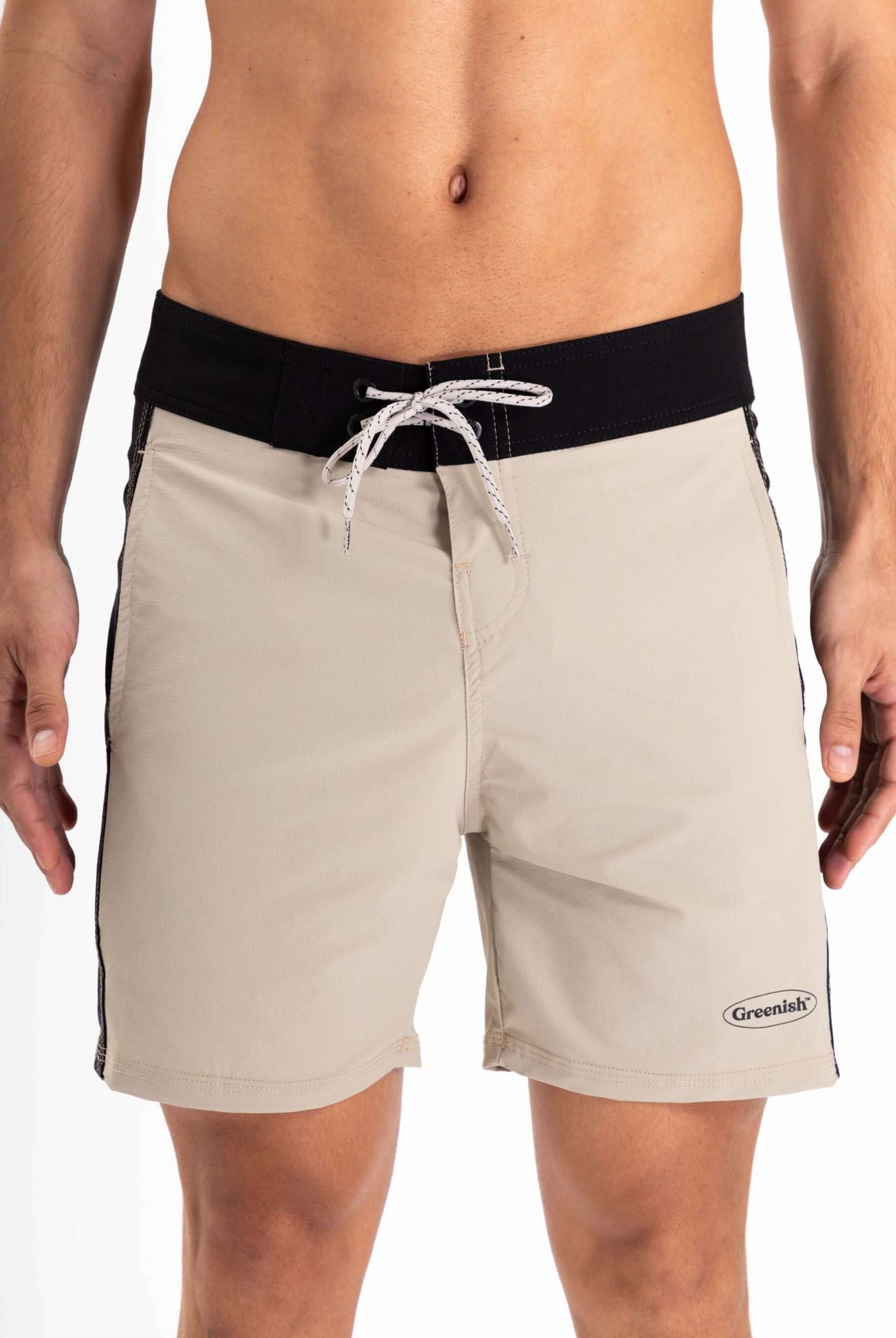 Bermuda masculina Boardwalk Classic Trunk Areia da Greenish, estilo vintage, com cós anatômico e bolsos laterais.