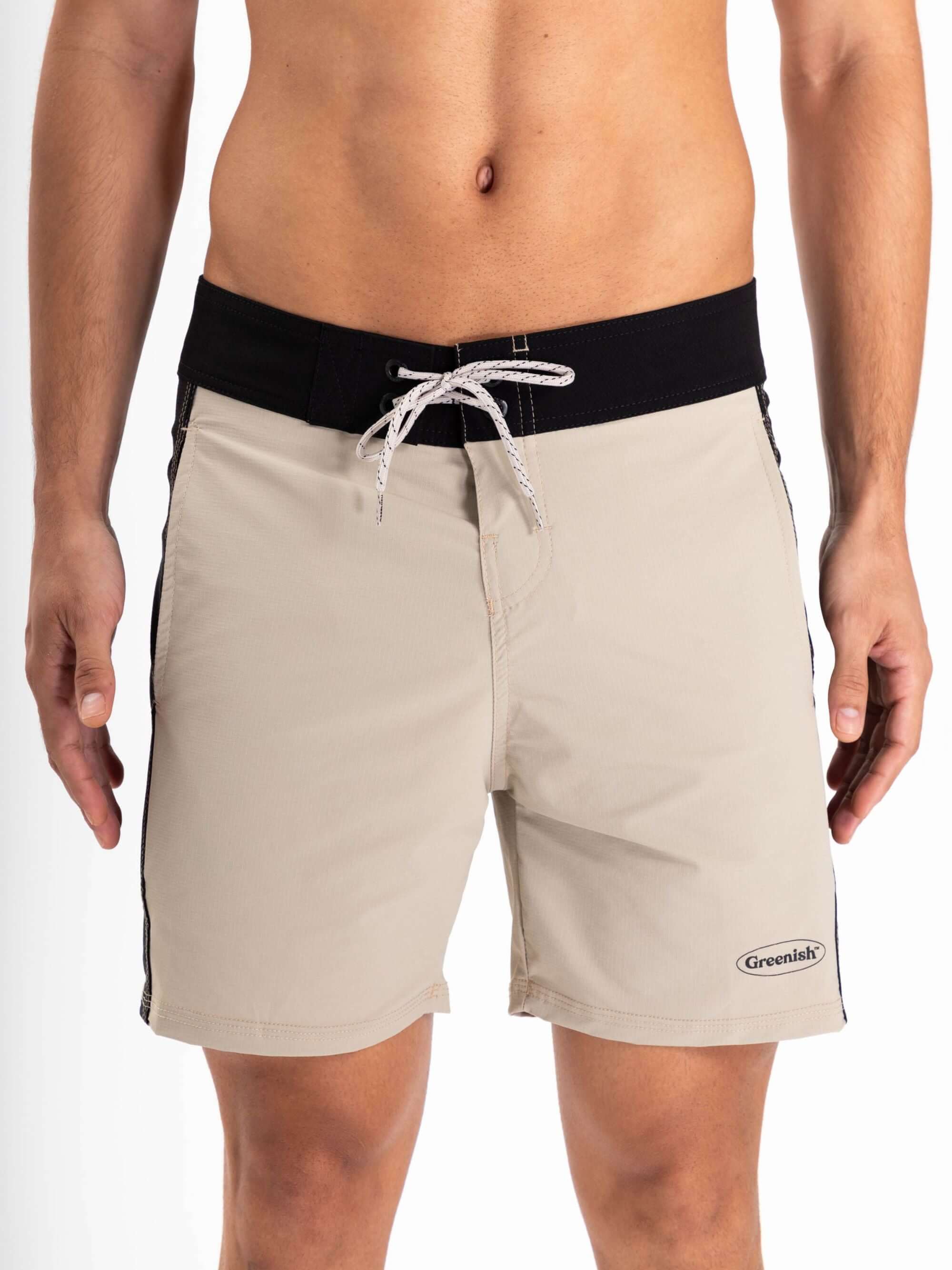 Bermuda masculina Boardwalk Classic Trunk Areia da Greenish, estilo vintage, com cós anatômico e bolsos laterais.