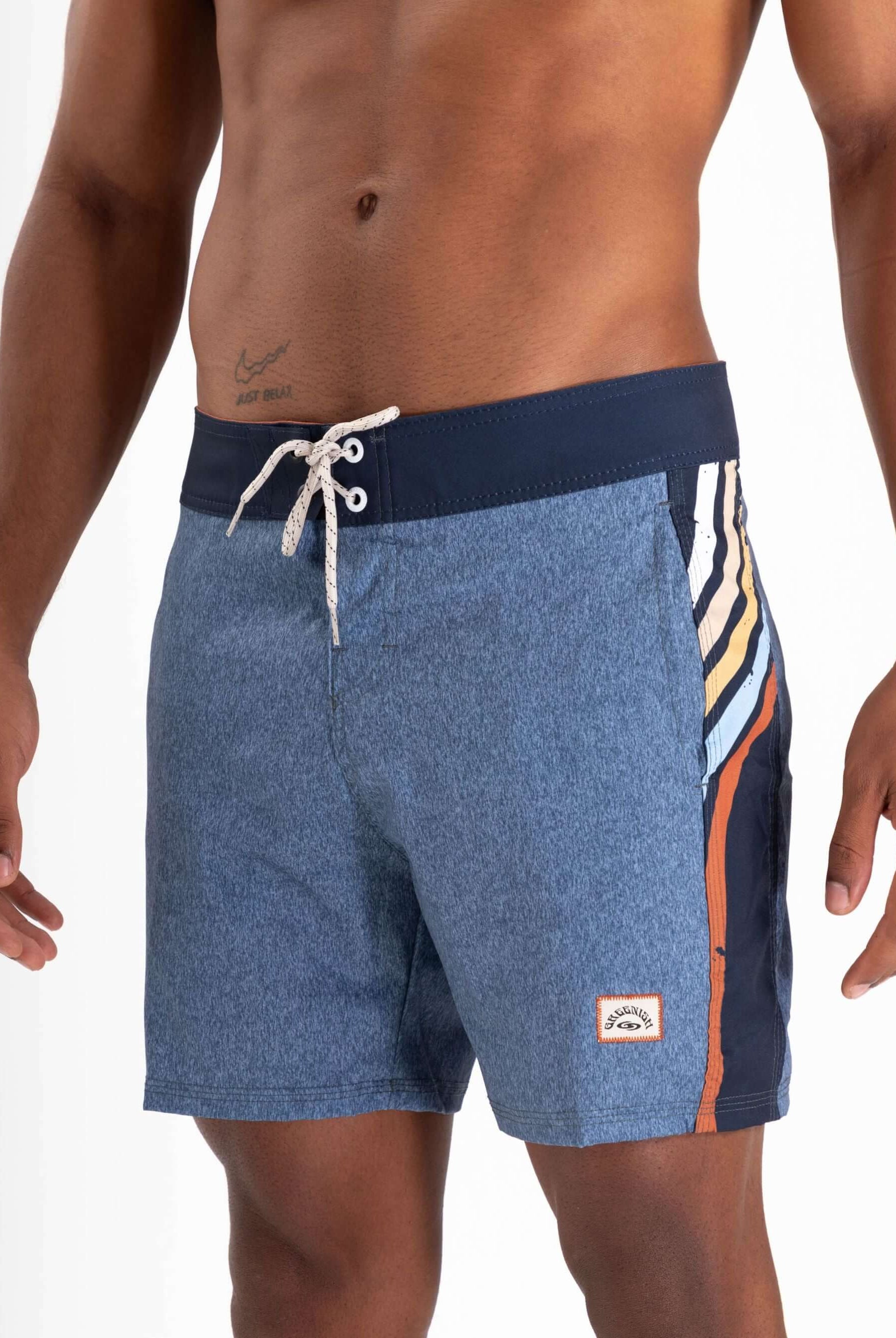 Boardshorts Greenish BOARDWALK NATURAL MOVEMENT AZUL com estampa exclusiva e tecnologia total stretch.