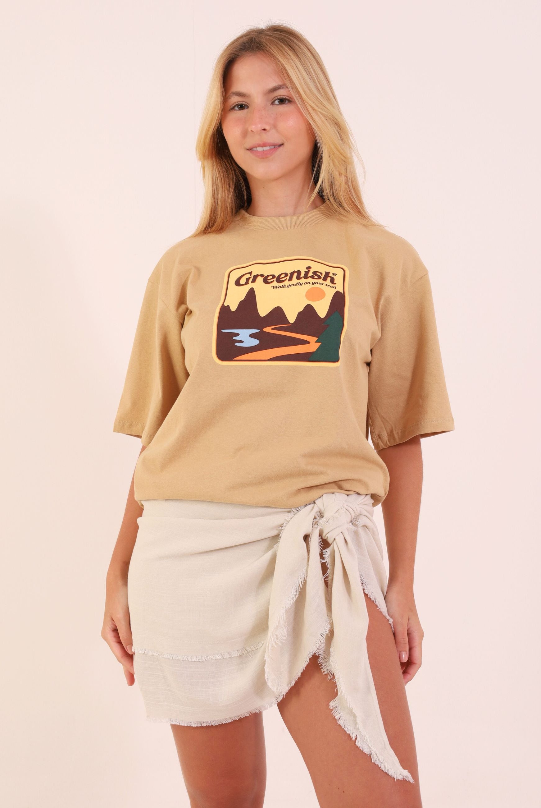 Camiseta Oversized Walk Gently - Bege