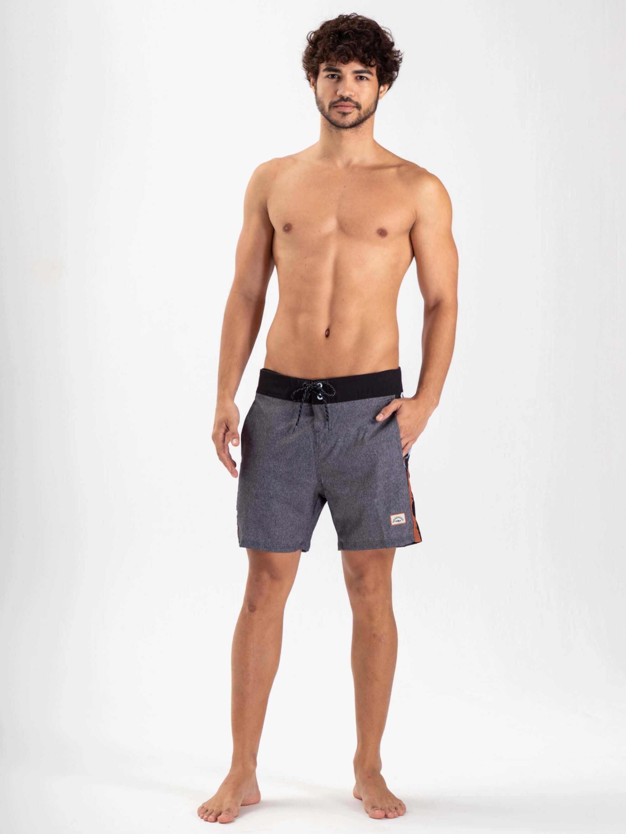 Boardshorts com estampa exclusiva, modelo Boardwalk Natural Movement da Greenish, ideal para surfe e praia.